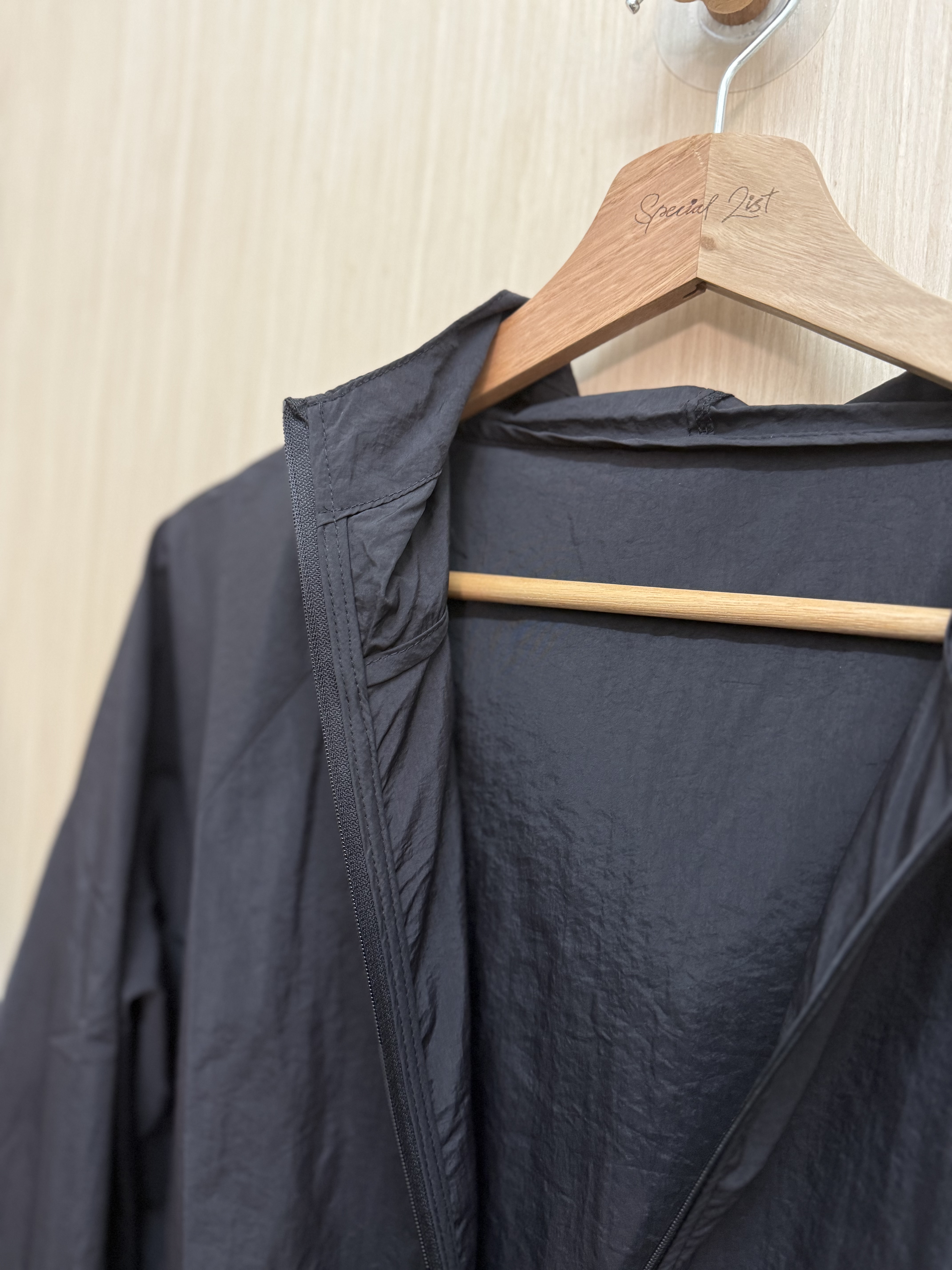 超薄連帽風褸(黑色)