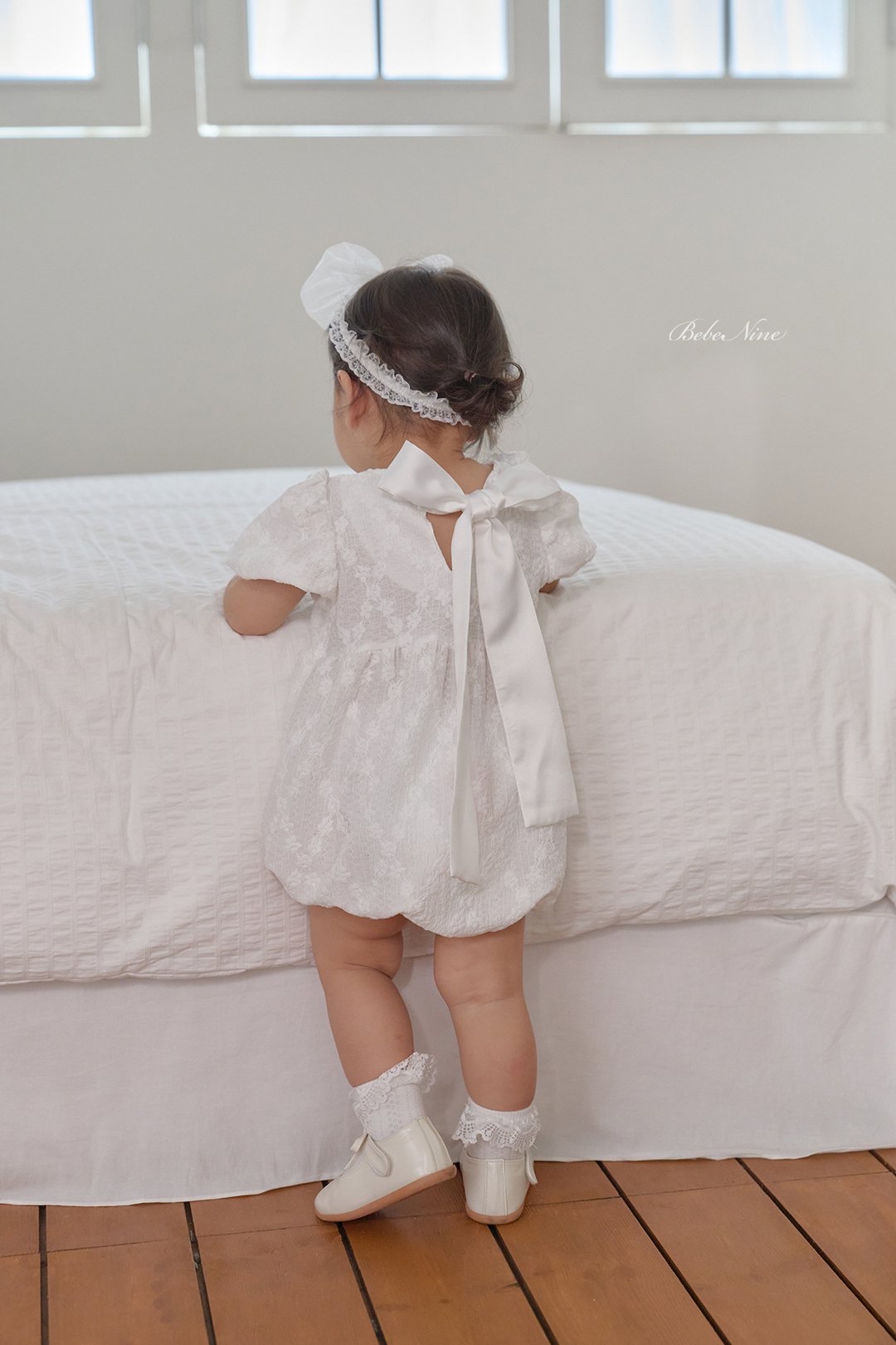 ☀️預訂 韓國直送☀️🇰🇷Bebenine兩色花朵提花後背大絲帶短袖包屁衣