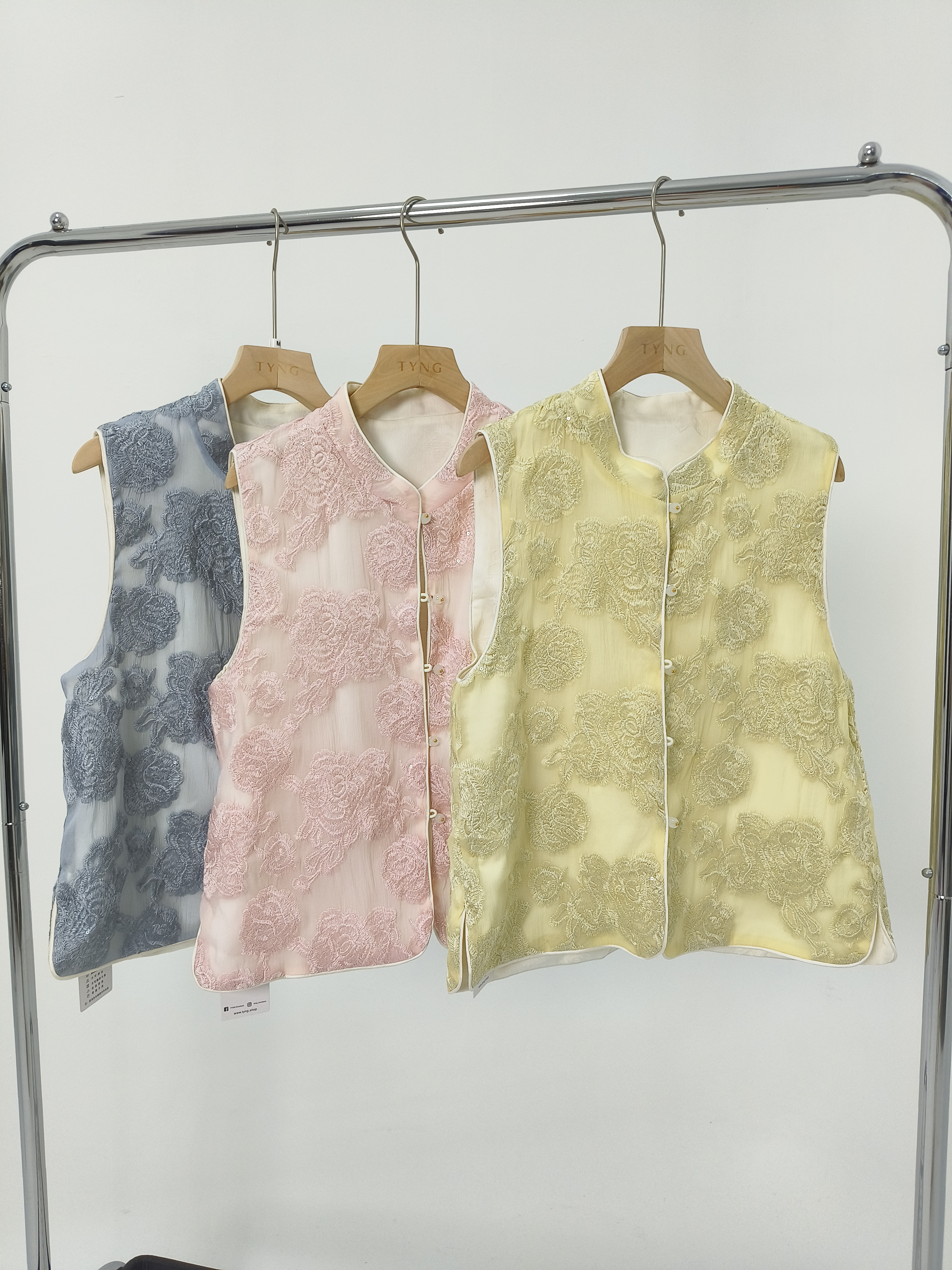 精致刺绣提花亮片马甲