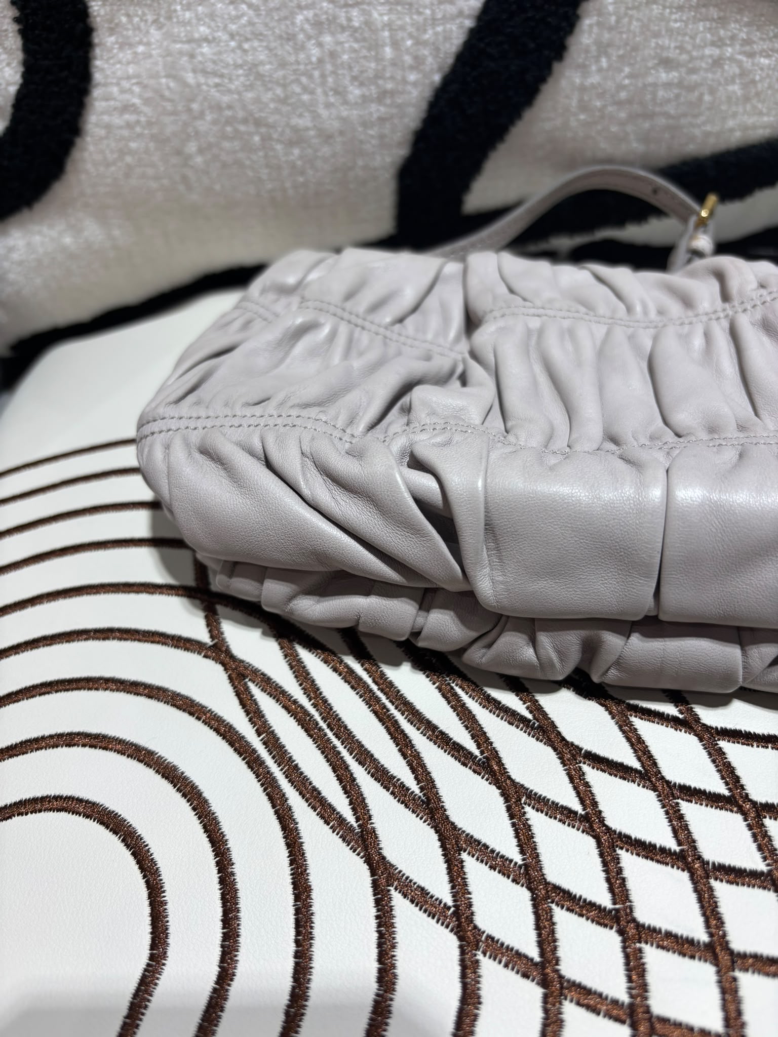 Prada pouch grey灰色clutch bag 100%Authentic ,95%new