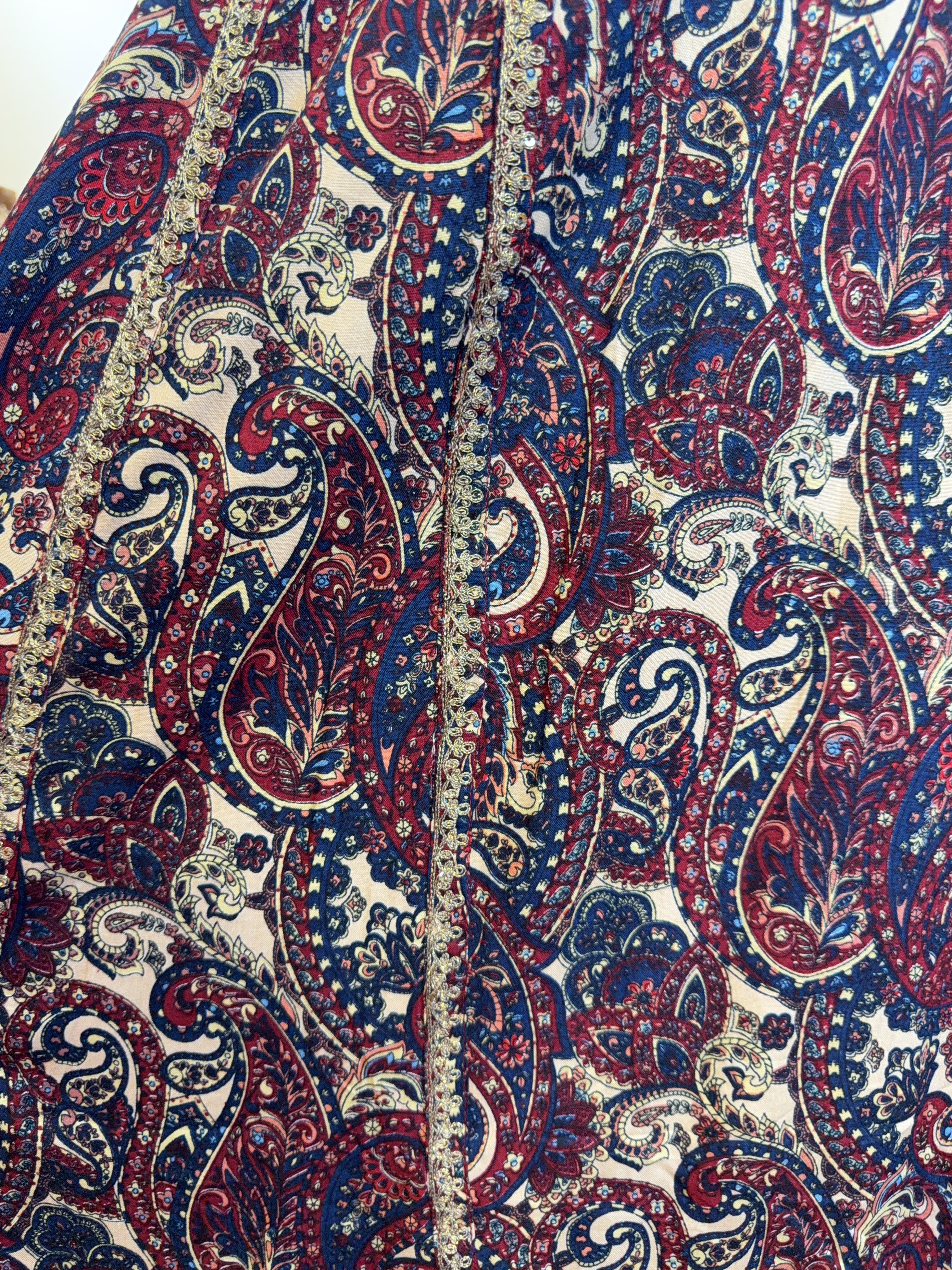 2372 Earth Tone Vintage Paisley with Gold Emb. OP