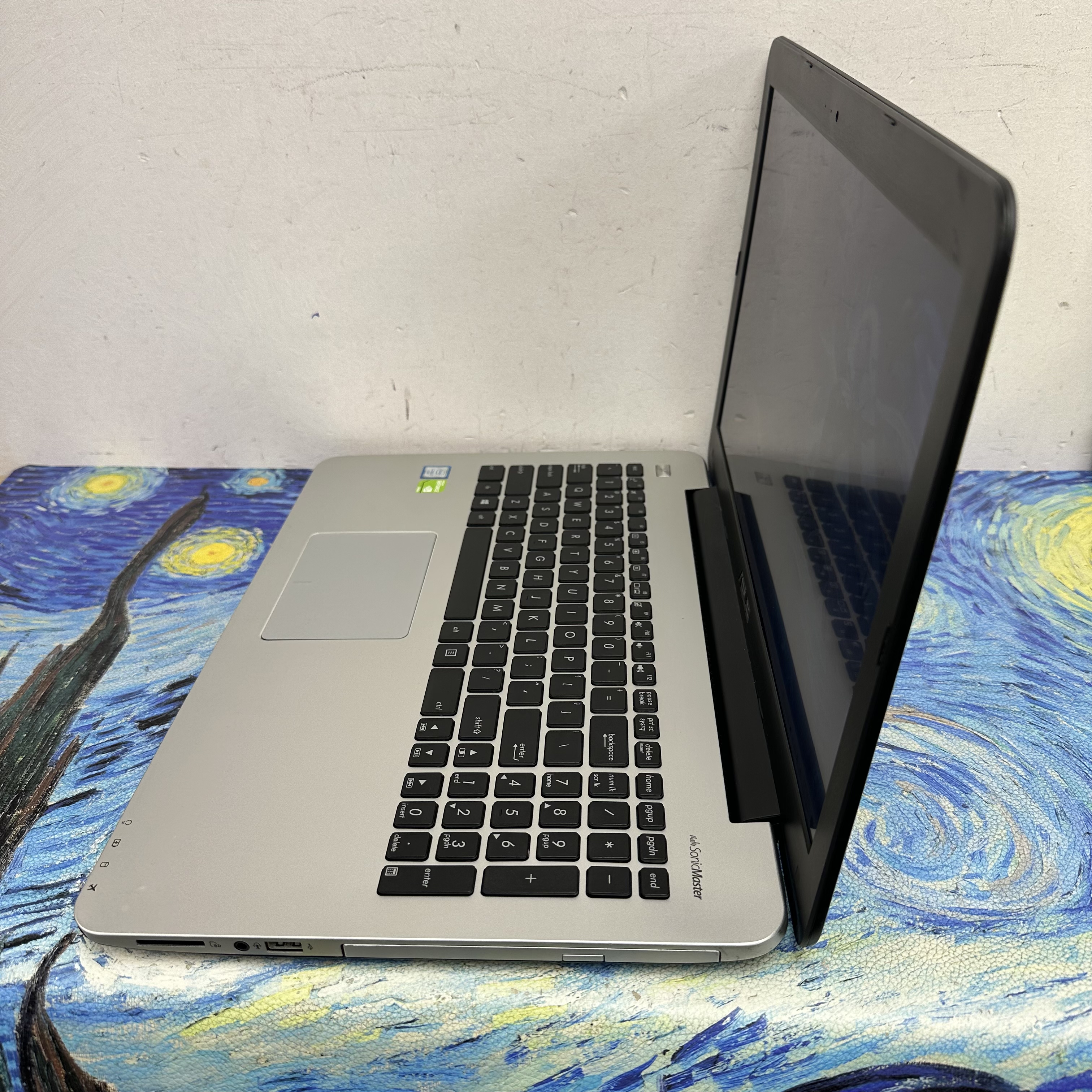 Asus i7-6500U/12GB Ram/256GB SSD/獨立顯示卡/15.6寸Mon/薄身機/Gaming Laptop/ Notebook / Laptop / 文書機 / Movie / Netflix / NVIDIA / GT940M