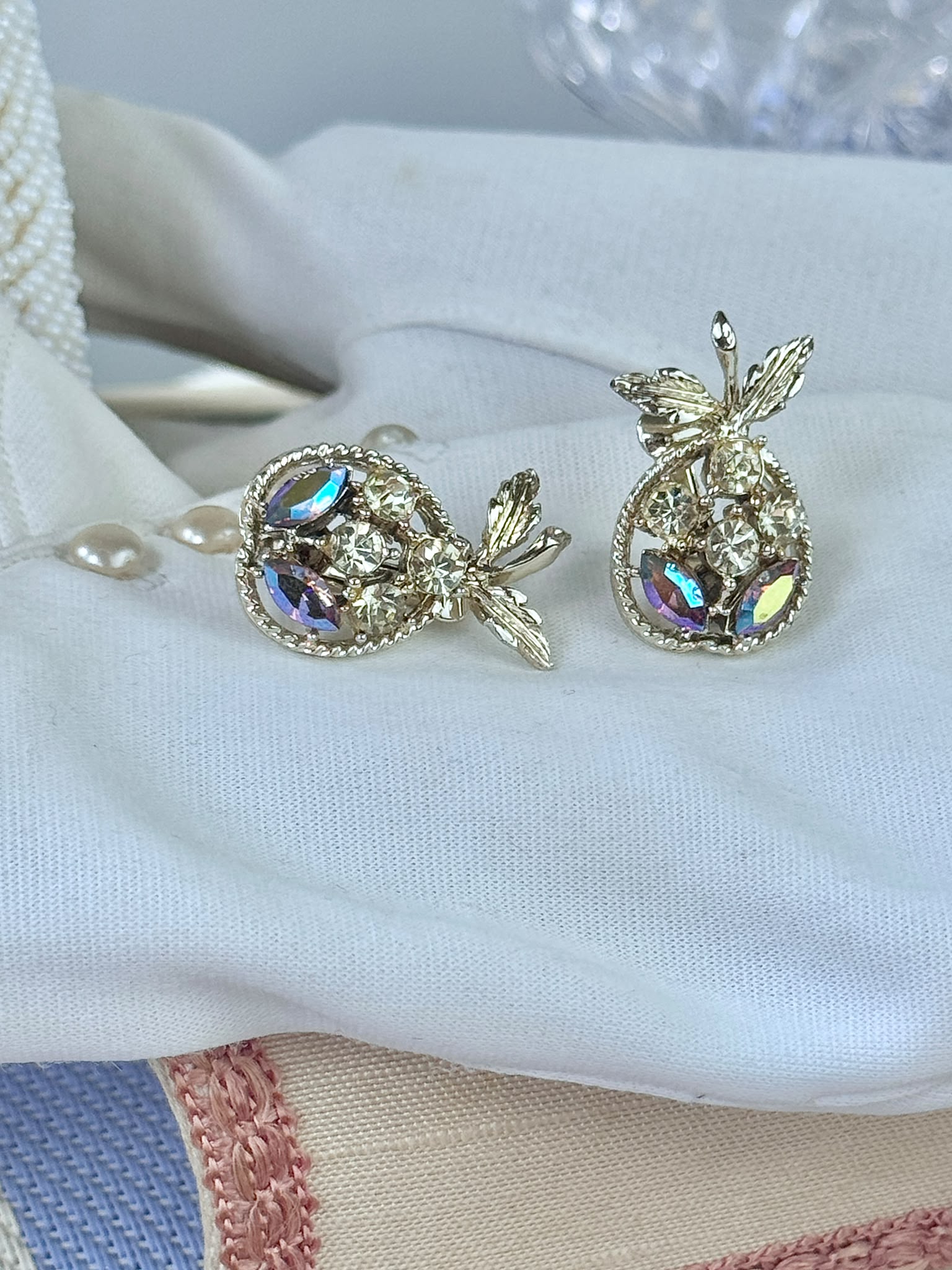 Vintage 1950s Sparkling Apple Pear Clip Earrings (MT2601)