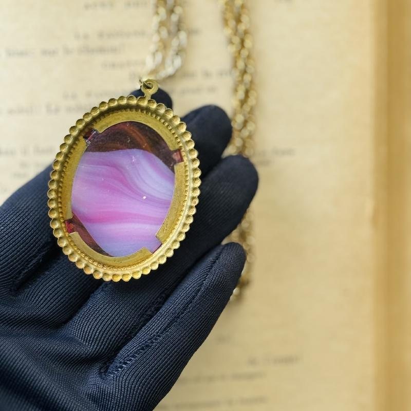 Vintage C.a. 1960-70s British Mineral Style Striped Pattern Pink Glass Pendant Necklace - New Old Stock (MT2018-10)