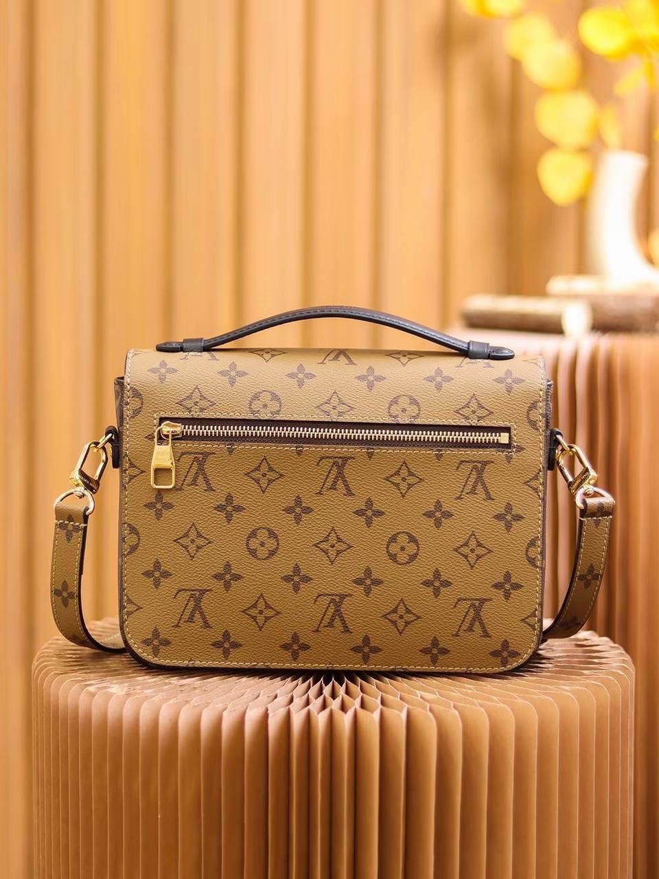 【全钢五金锁】👜✨ M44876黄花POCHETTE METIS 手袋 小巧的造型散发出优雅的气息。尺寸：25×19×9CM。