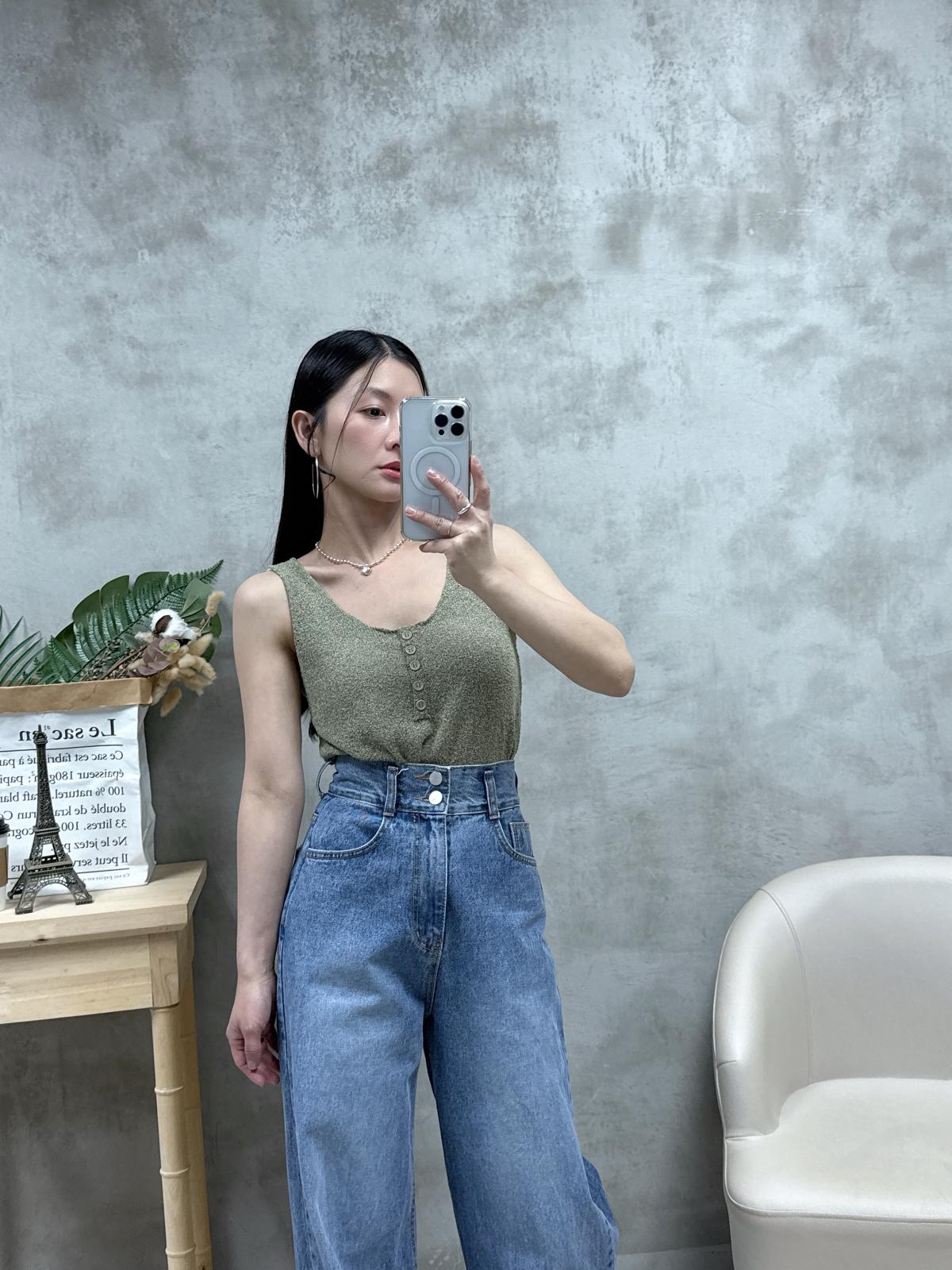 D14 扣鈕針織背心