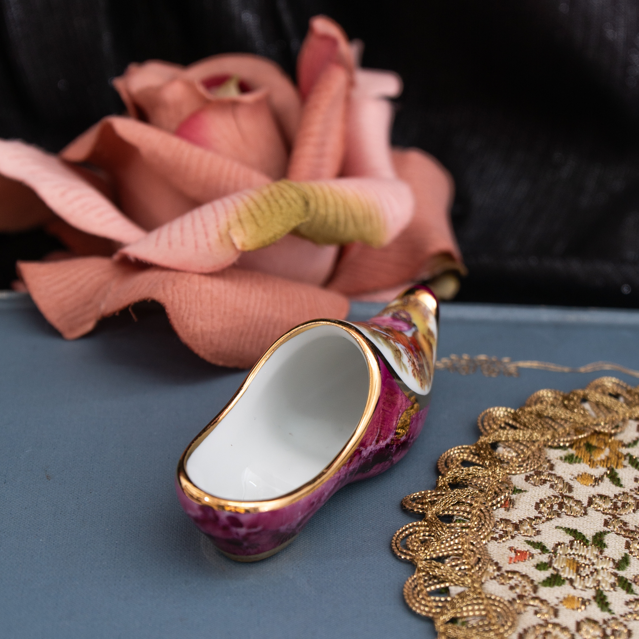 Vintage Porcelaine D'Art LIMOGES France Marble Red Courting Couple Miniature Shoe (MT1983)