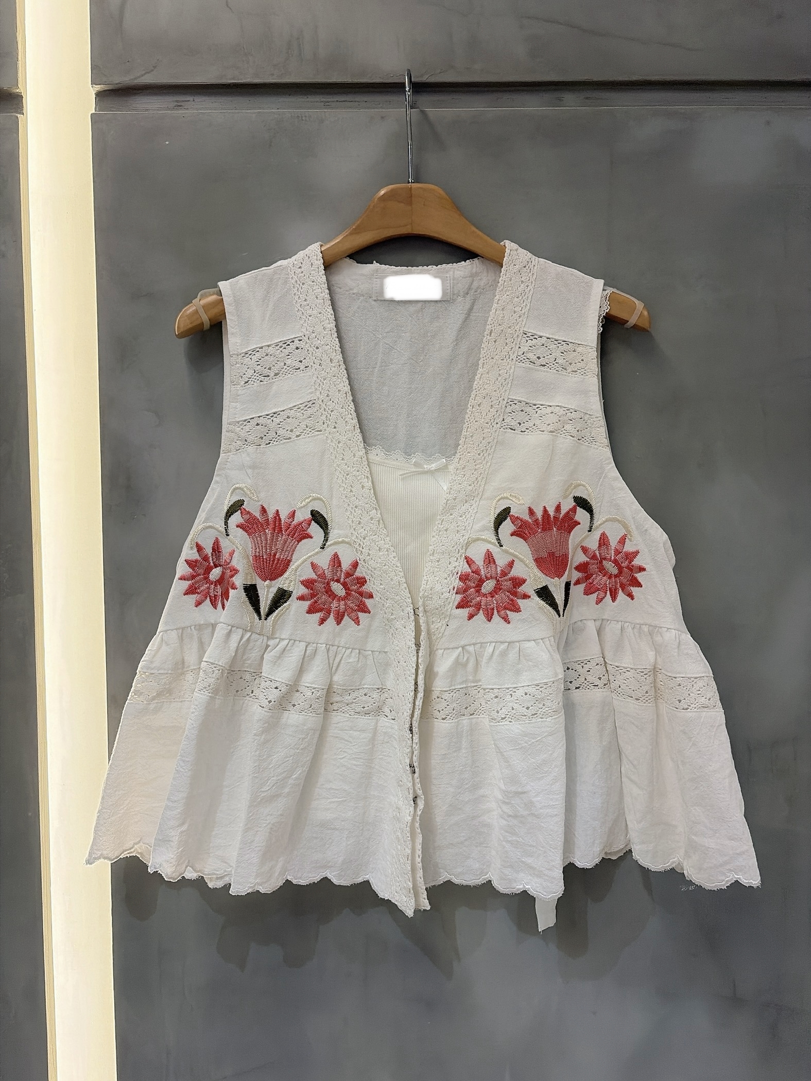 繡花白色blouse