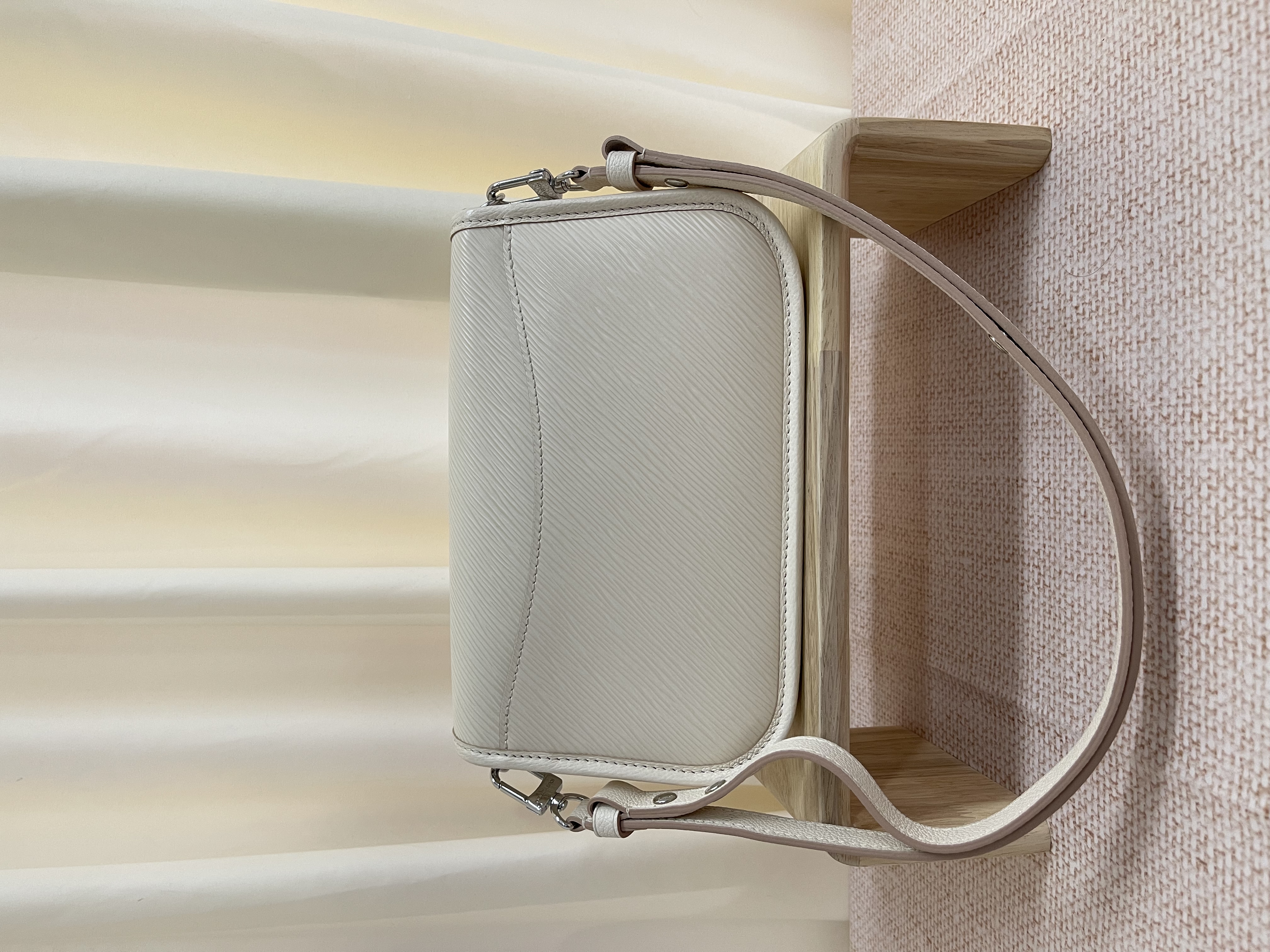 Pre-owned Louis Vuitton Buci/ Product Code: 26022301