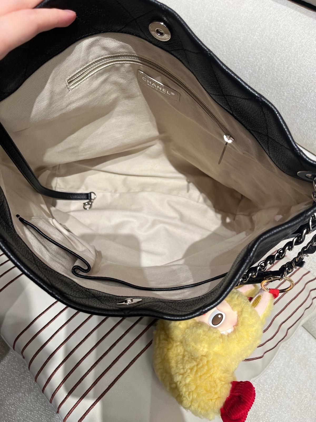 Chanel Shoulder Bag Calfskin 黑色魚子醬牛皮100%Authentic, 98%New ✅19 Card✅Dust bag