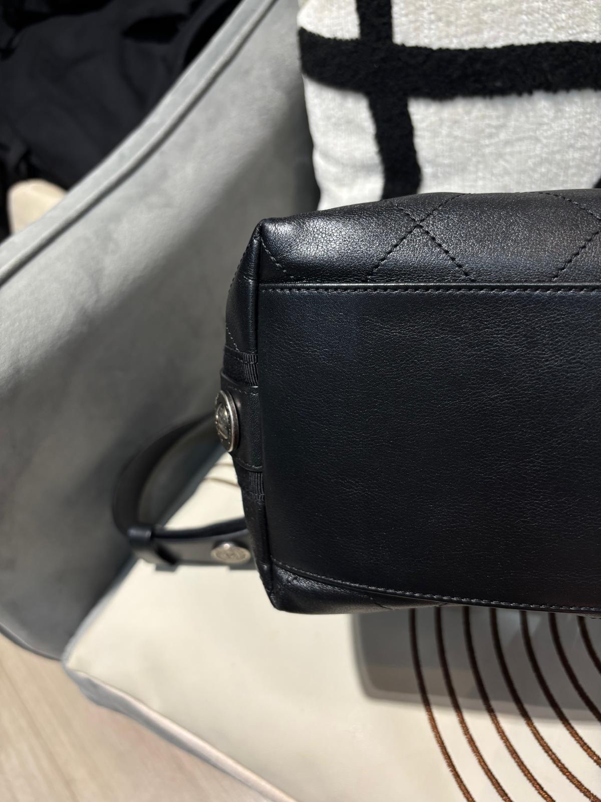 Chanel Button Up Hobo Bucket bag 100%Authentic, 95%New ✅收據✅card ✅dust bag 