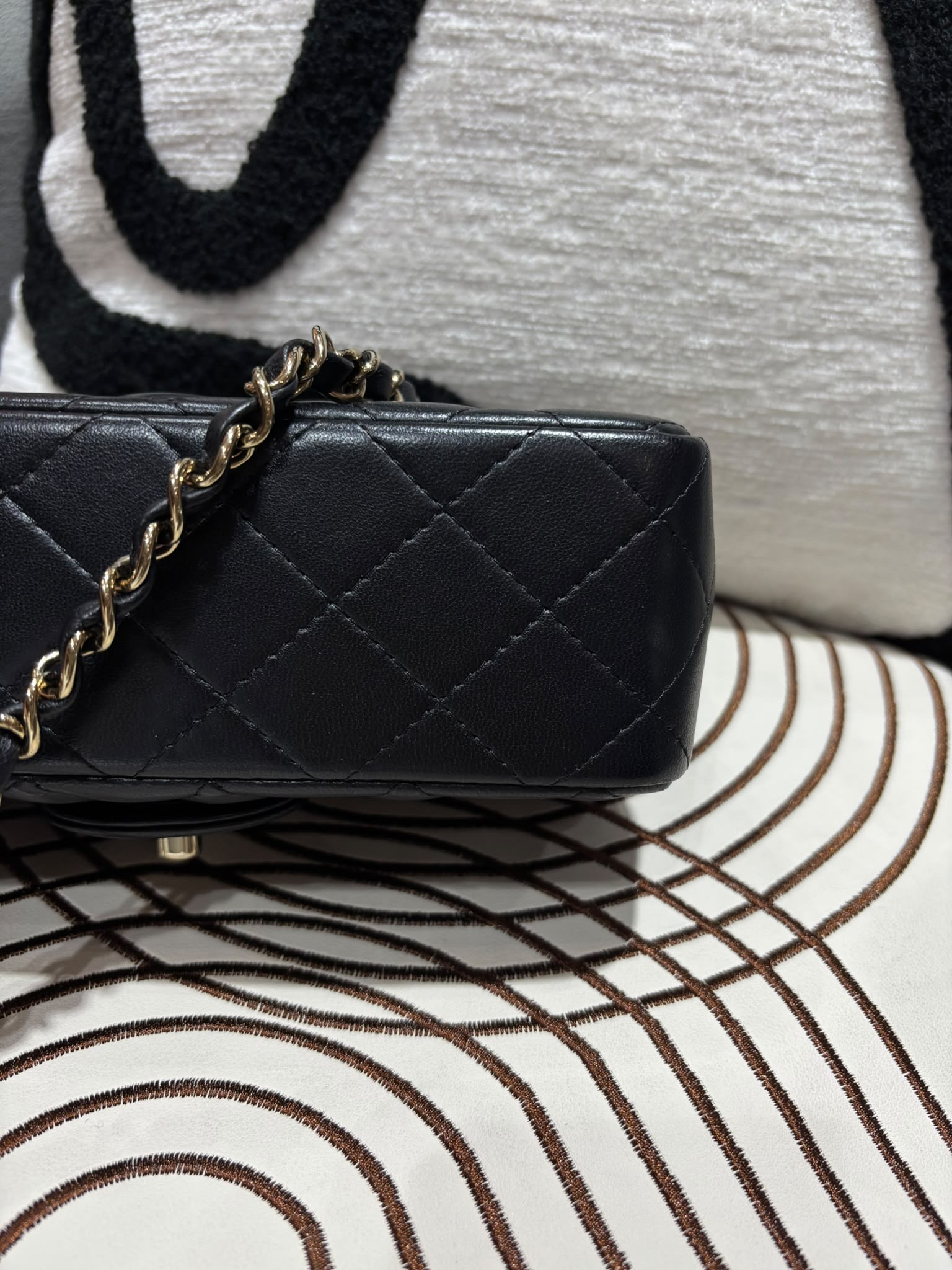 Chanel mini flap bag A69900黑金cf20,晶片 100%Authentic ,98%new  ✅晶片✅塵袋✅box