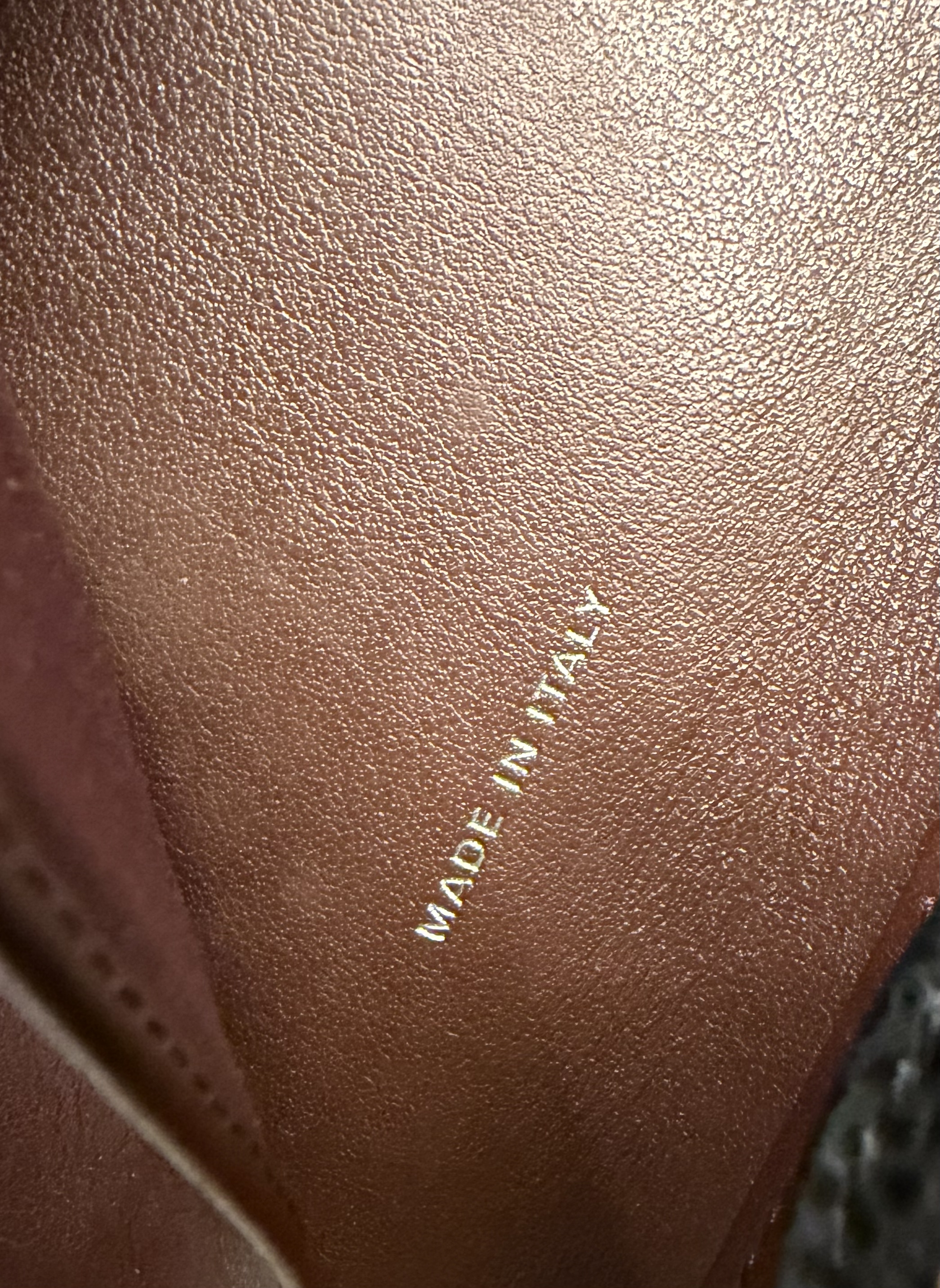 接近閑置 Chanel cc logo black caviar short wallet phw