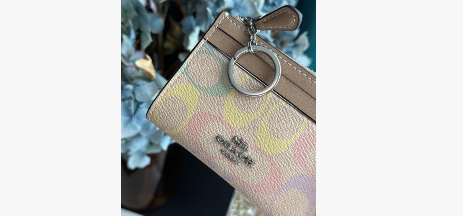 ✈️🇨🇦🇺🇸淡淡嘅彩色Signature C  pattern Coach Outlet 系列：拉鍊卡包💳現貨🌈