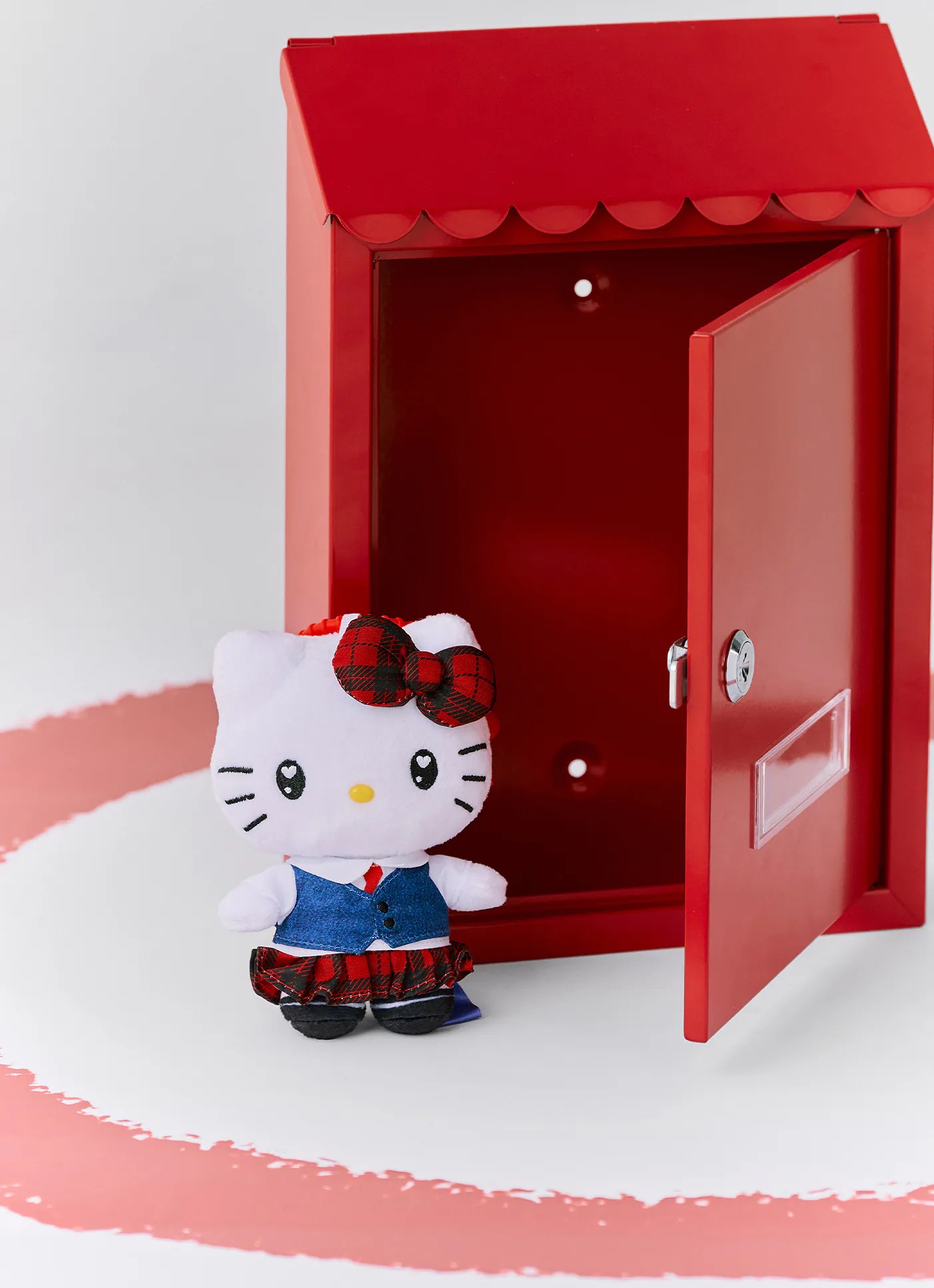 📦訂購 台灣限定 三麗鷗 Sanrio Hello Kitty聯名 格子裙娃娃吊飾