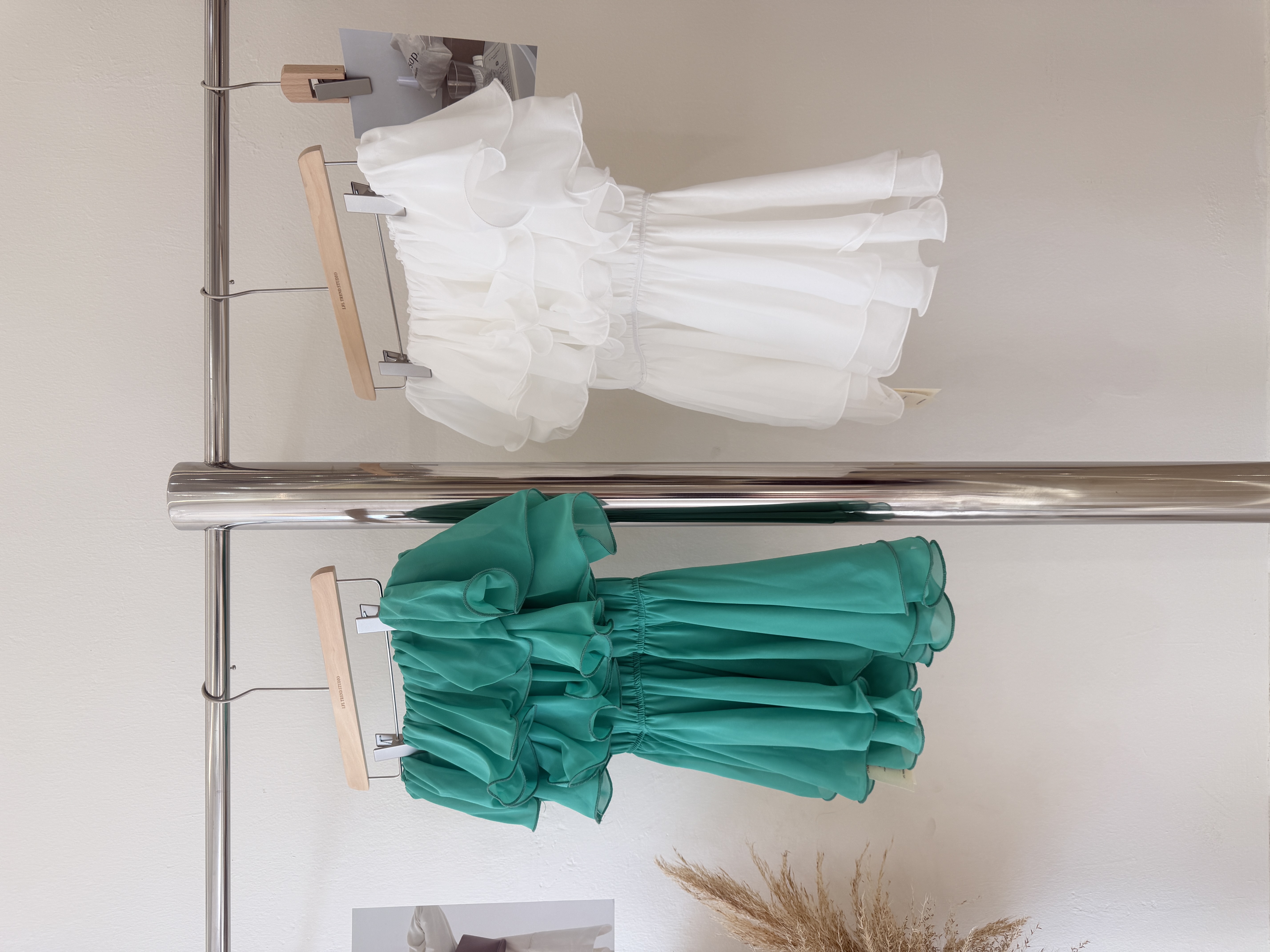 6758 荷叶边一字肩收腰上衣