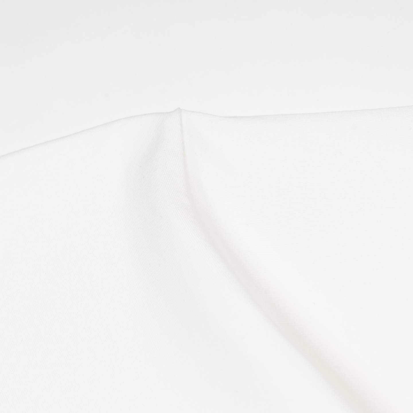 Mardi Mercredi Swing The Tail Ddanji Pearl Necklace T-shirt