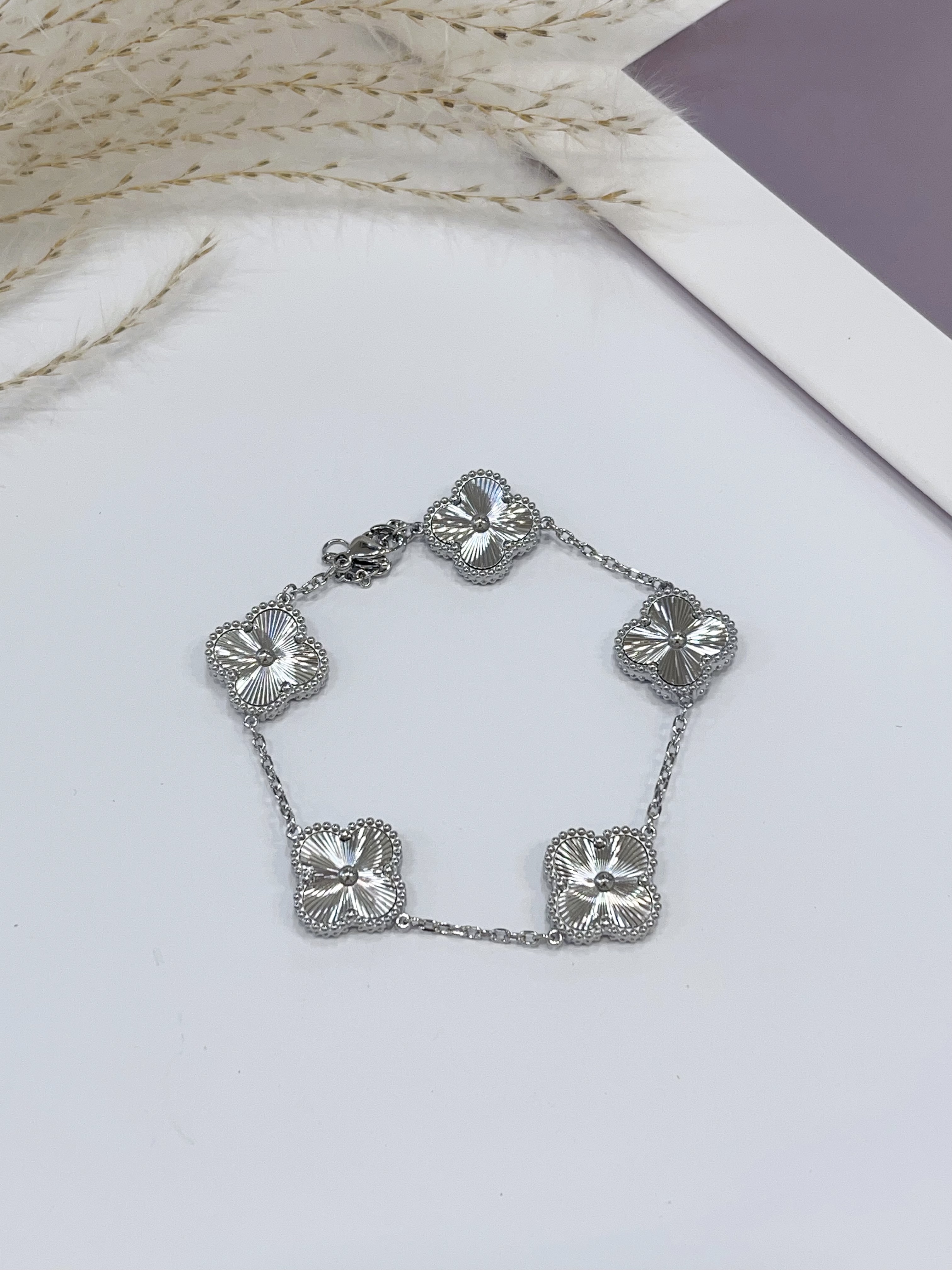 精致百搭四叶草手链