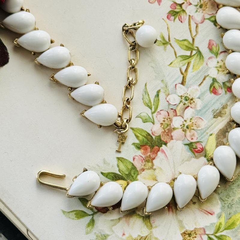 RARE! C.a. 1960s Crown Trifari Molded Milk Glass Three-Piece Jewelry Set - Necklace, Clip Earrings and Floral Brooch (MT1851)