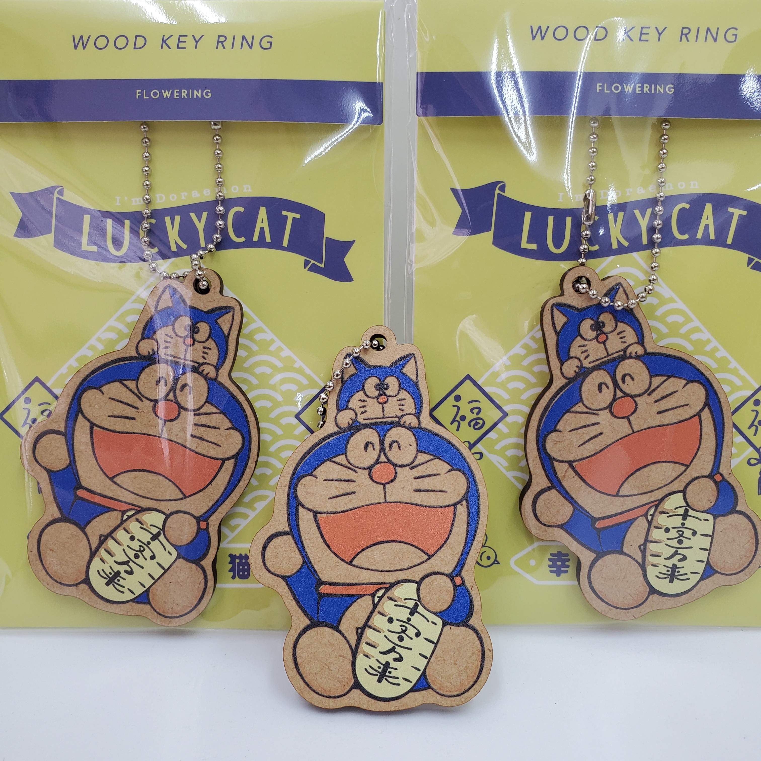 [現貨] [日本製] 多啦A夢 ｜ 木牌吊飾 ｜ 招猫款 {TF2212094}