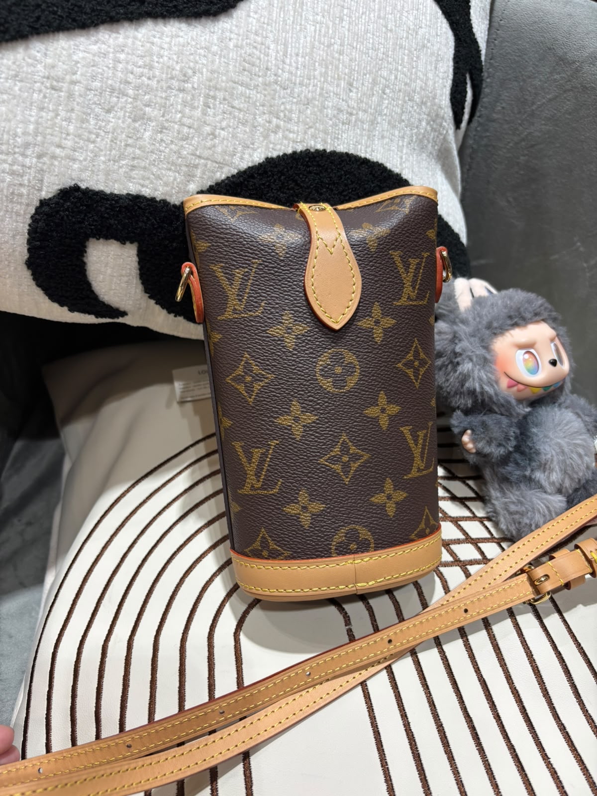 Lv Fold Me Pouch Shoulder Bag M80874 100%Authentic, 98%new ✅dust bag