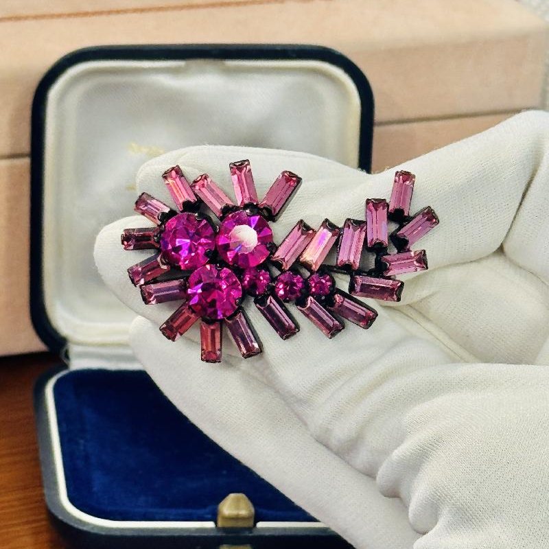 1980s Czechoslovakian Pink Rhinestone Black Metal Frame Brooch (B011)