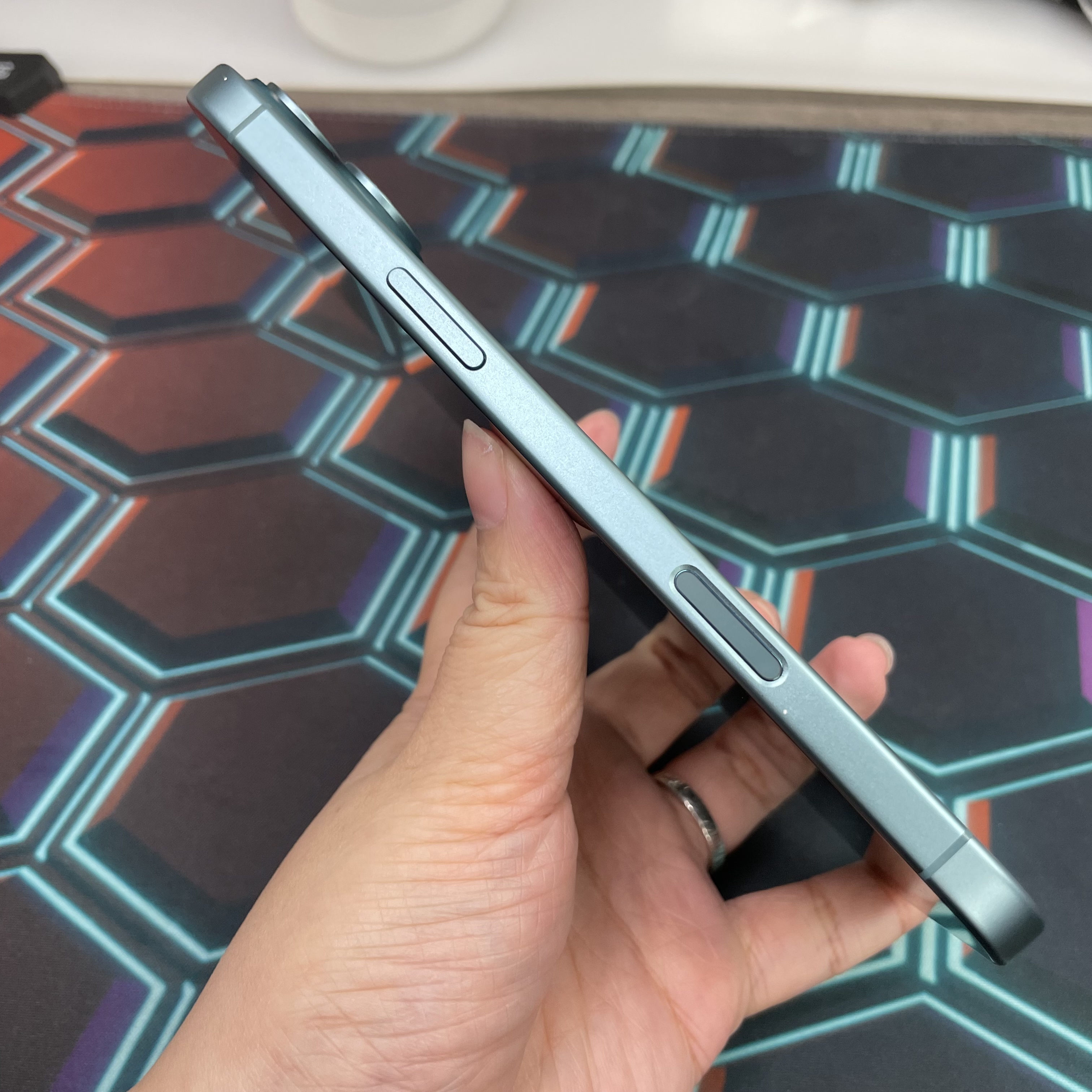 *8048 16 plus 勁靚機 256GB 電97 綠色 green
