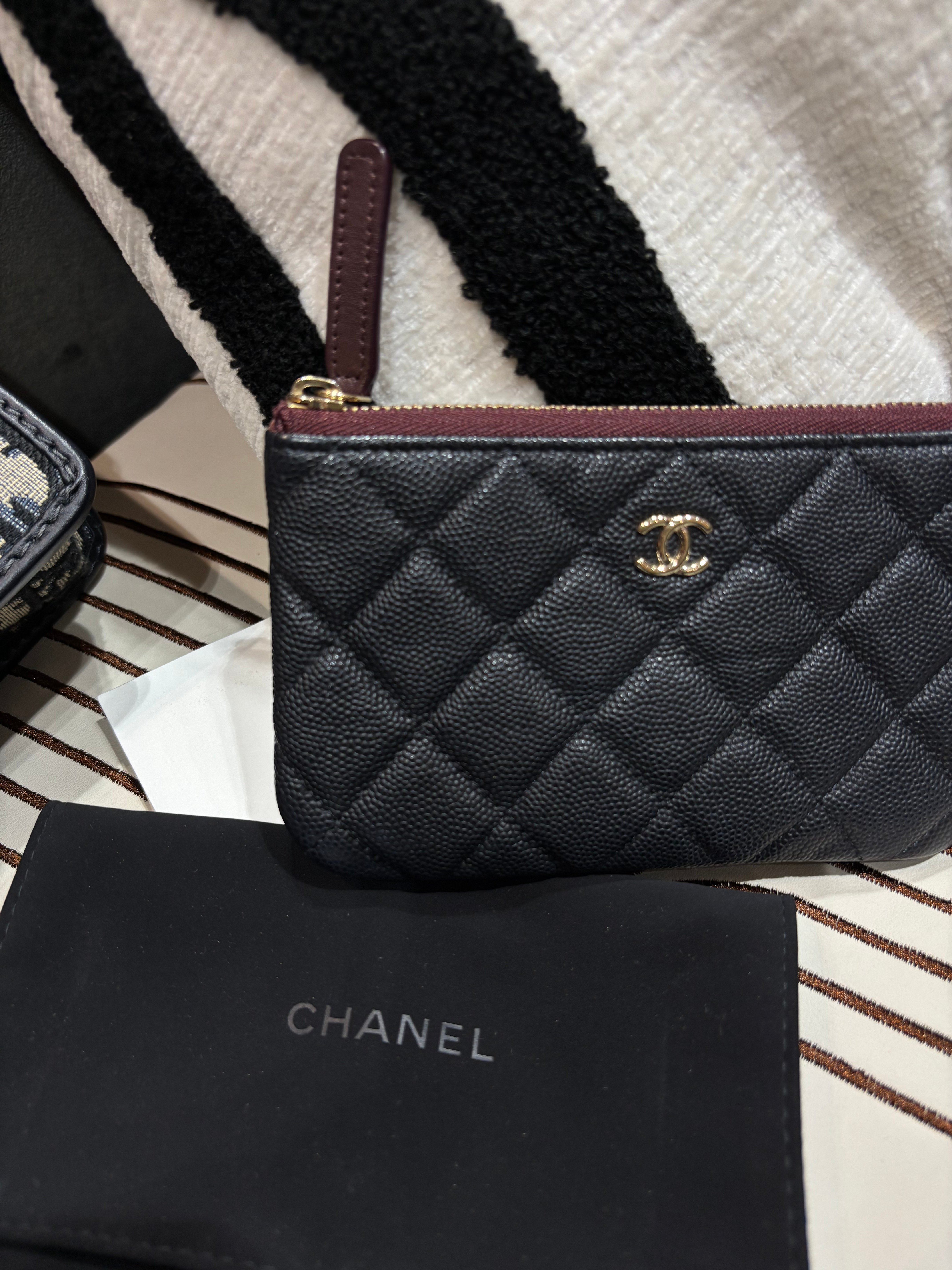 Chanel zip pouch o case 黑色荔枝牛皮金扣zip wallet 100%Authentic, 99%new ✅晶片✅Dust bag