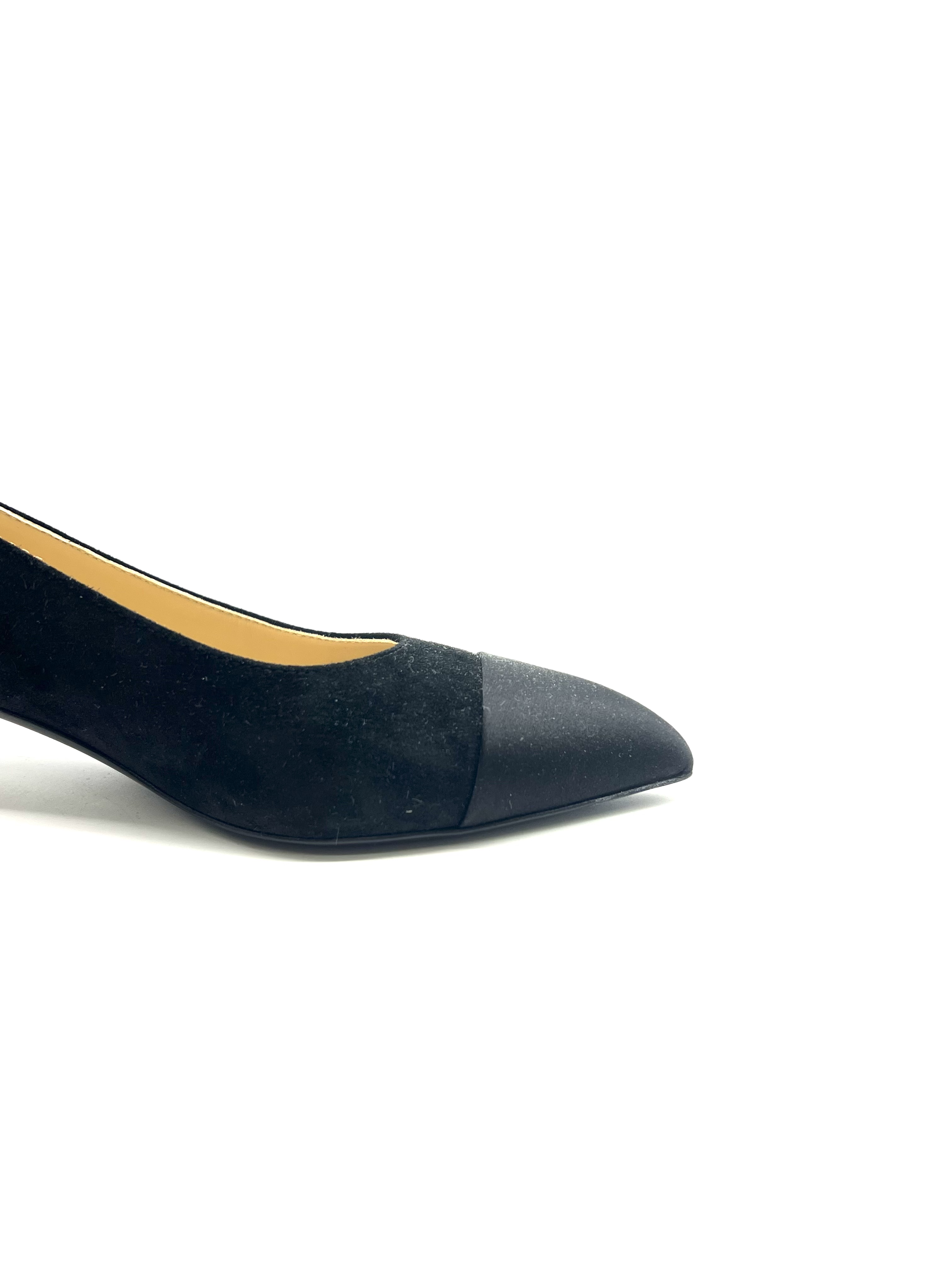 Pre-owned Chanel Black Suede Kitten Heels / Product Code: 26052102
