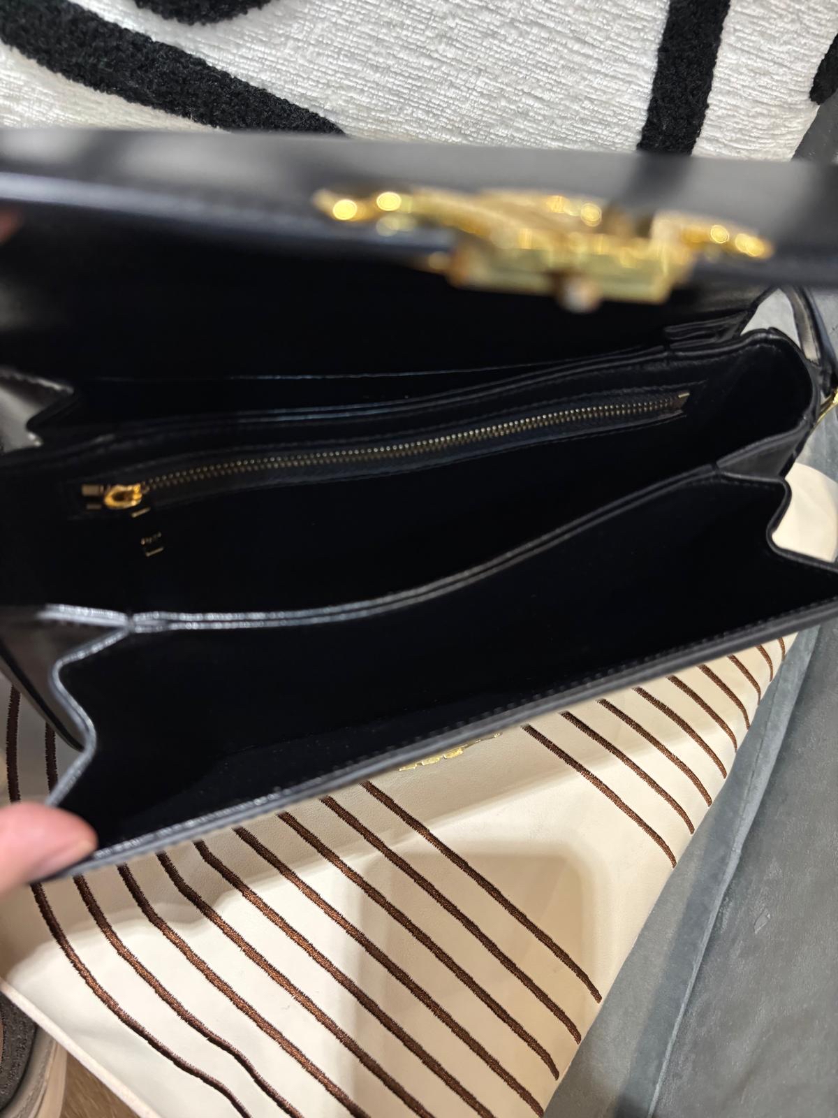 Celine CLASSIQUE TRIOMPHE 黑金凱旋門 medium box flap W22x15.5x6cm  100%Authentic ,98%new  ✅tap booklet ✅dust bag✅box 
