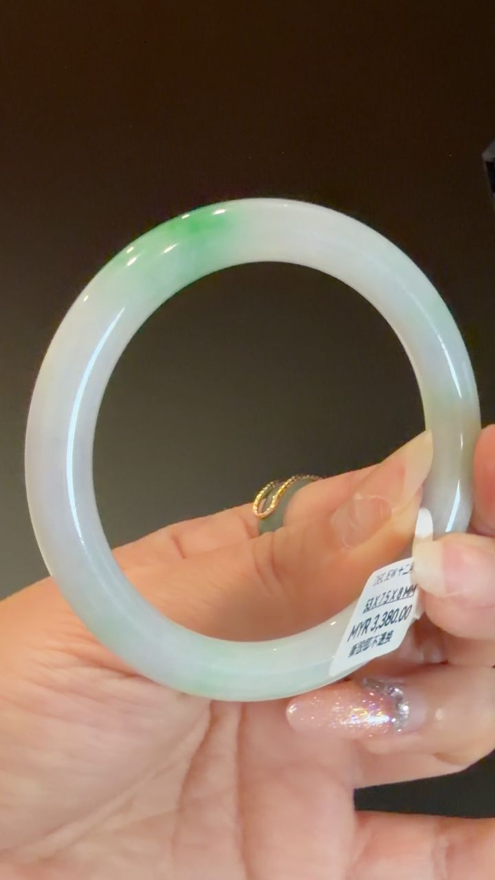 53圈口白底青翡翠手镯 53x7x8mm 圆条