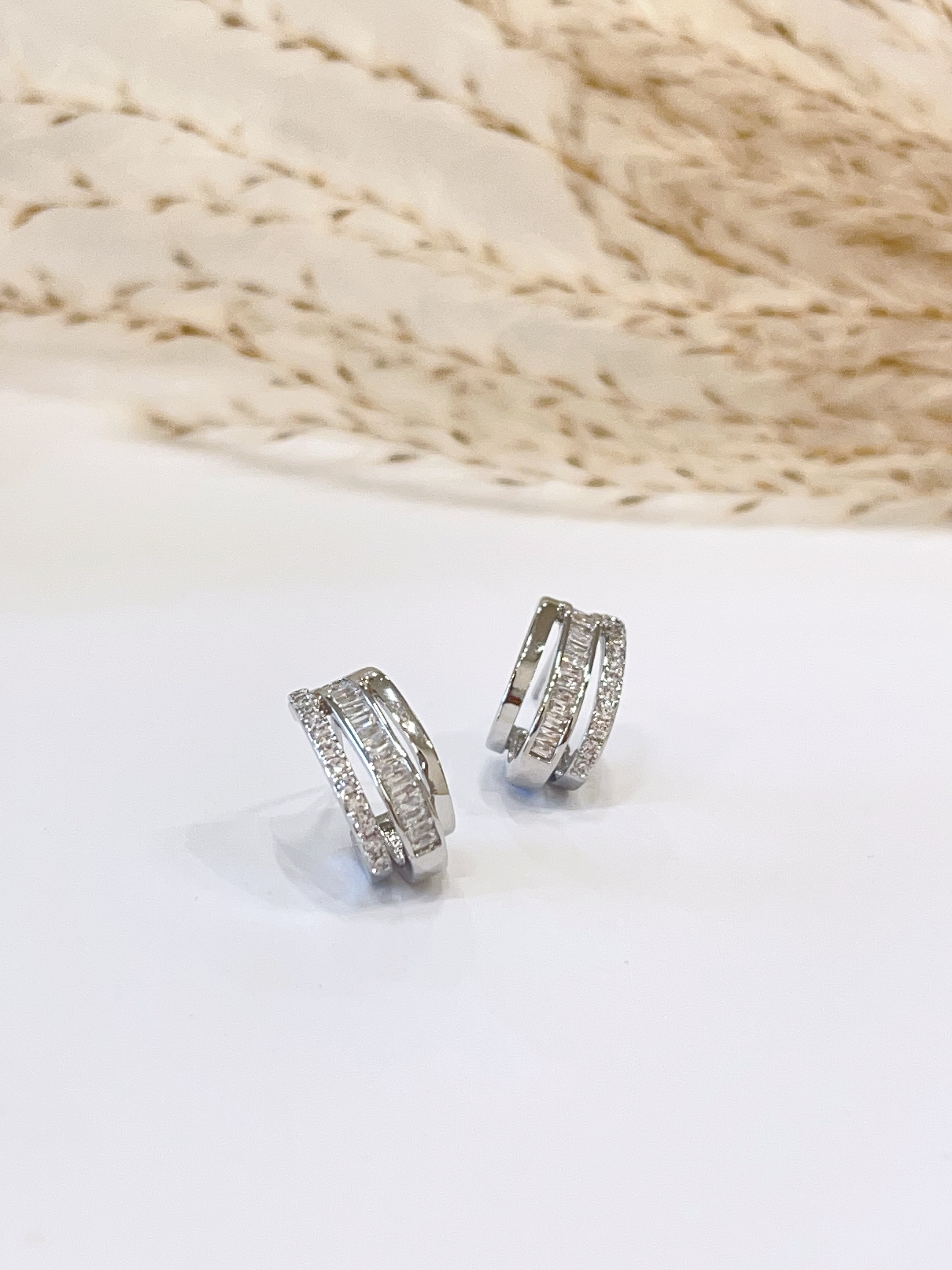 个性锆石三线条耳环