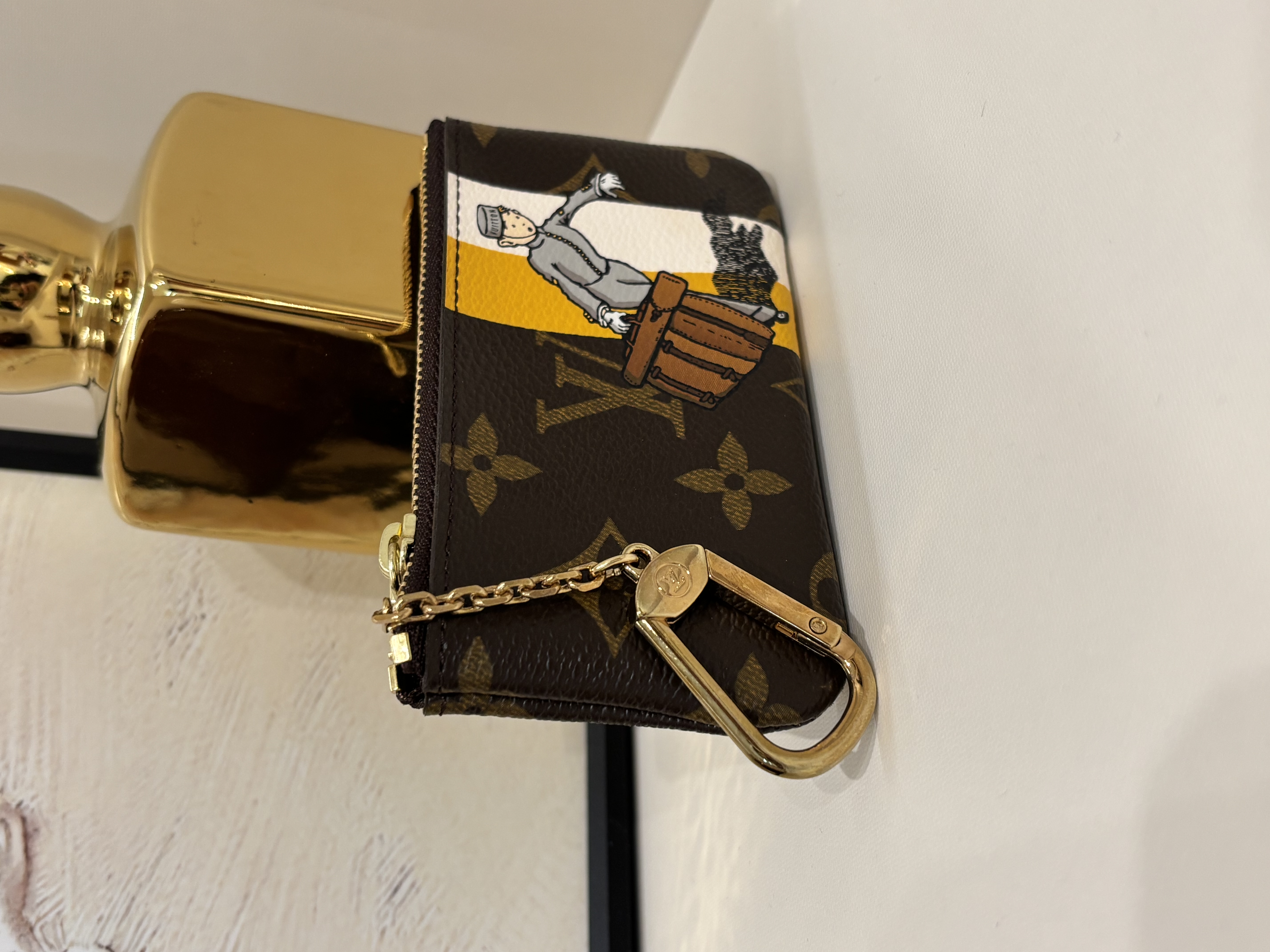 Lv key holder limited edition 100%Authentic, 98%New ✅Box