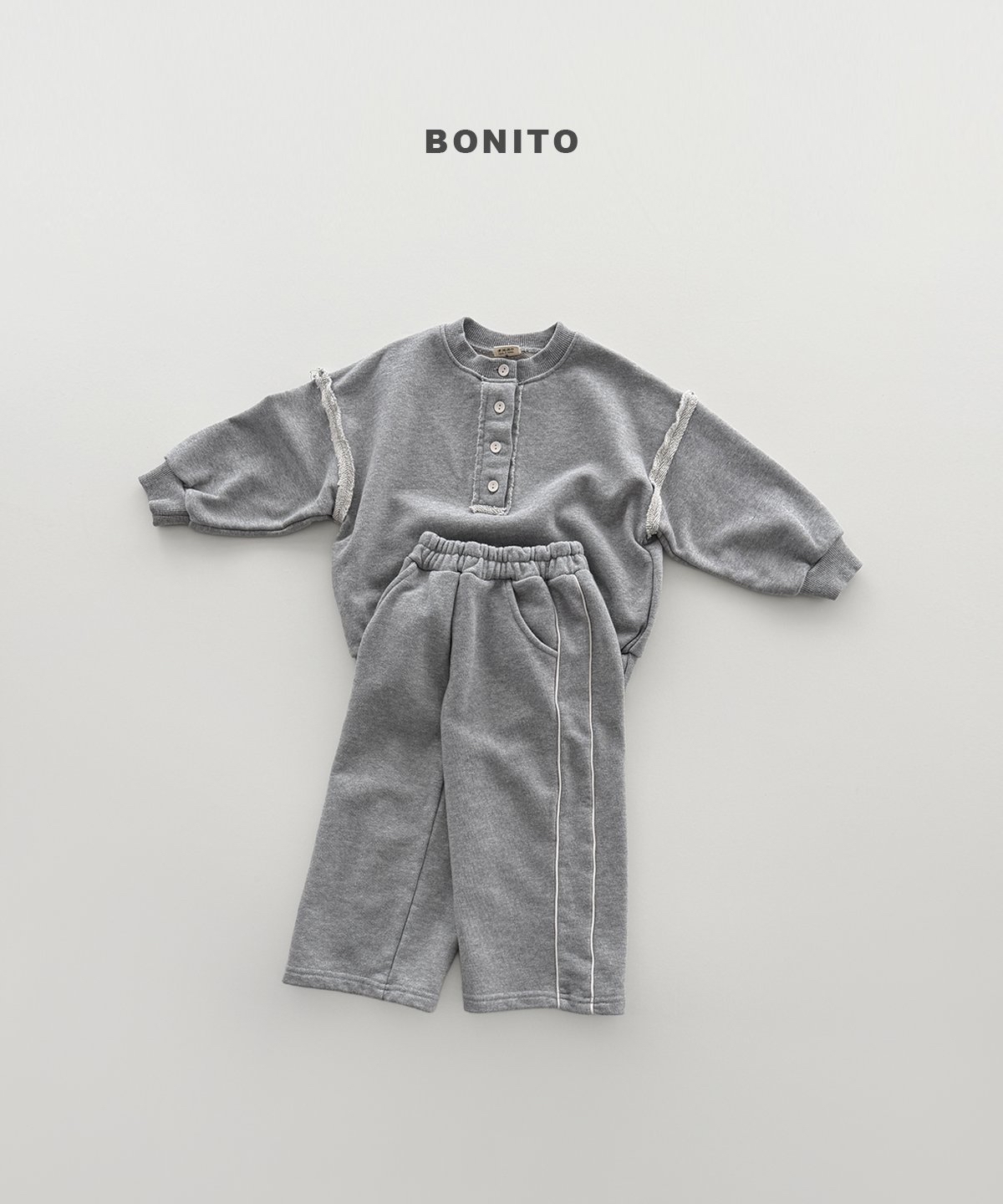 Bonito | Raw-Edge Contachment Sweatshirt