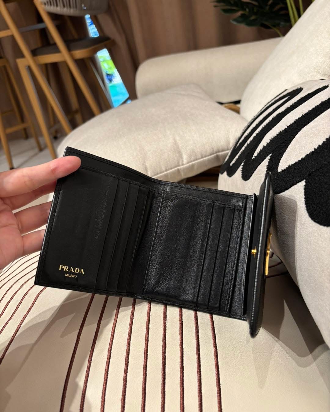 Prada short wallet calfskin 100%Authentic, 95%New