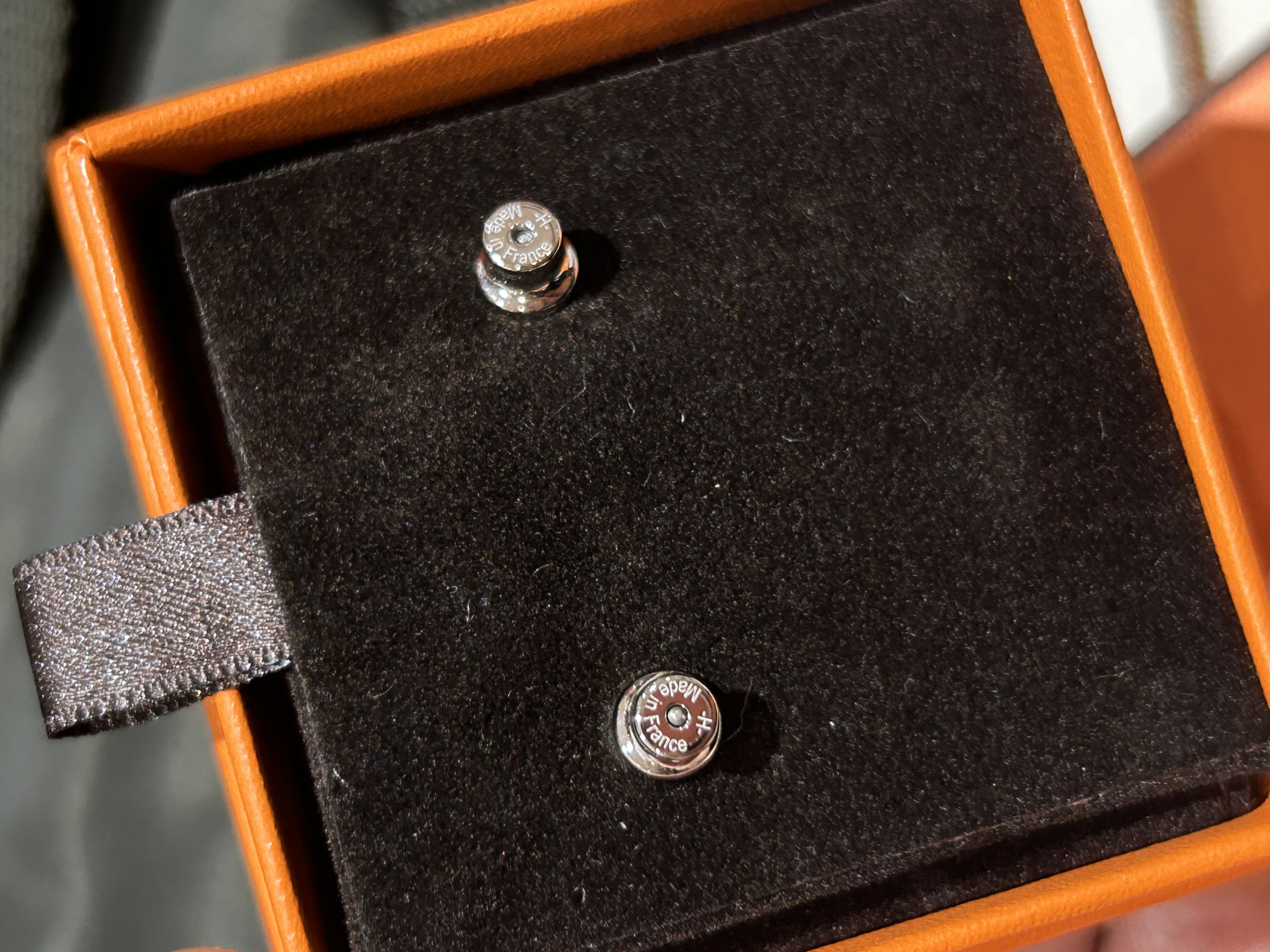 Hermes Mini Pop H Earrings 100%Authentic, 99%New ☑️Dust bag☑️Box