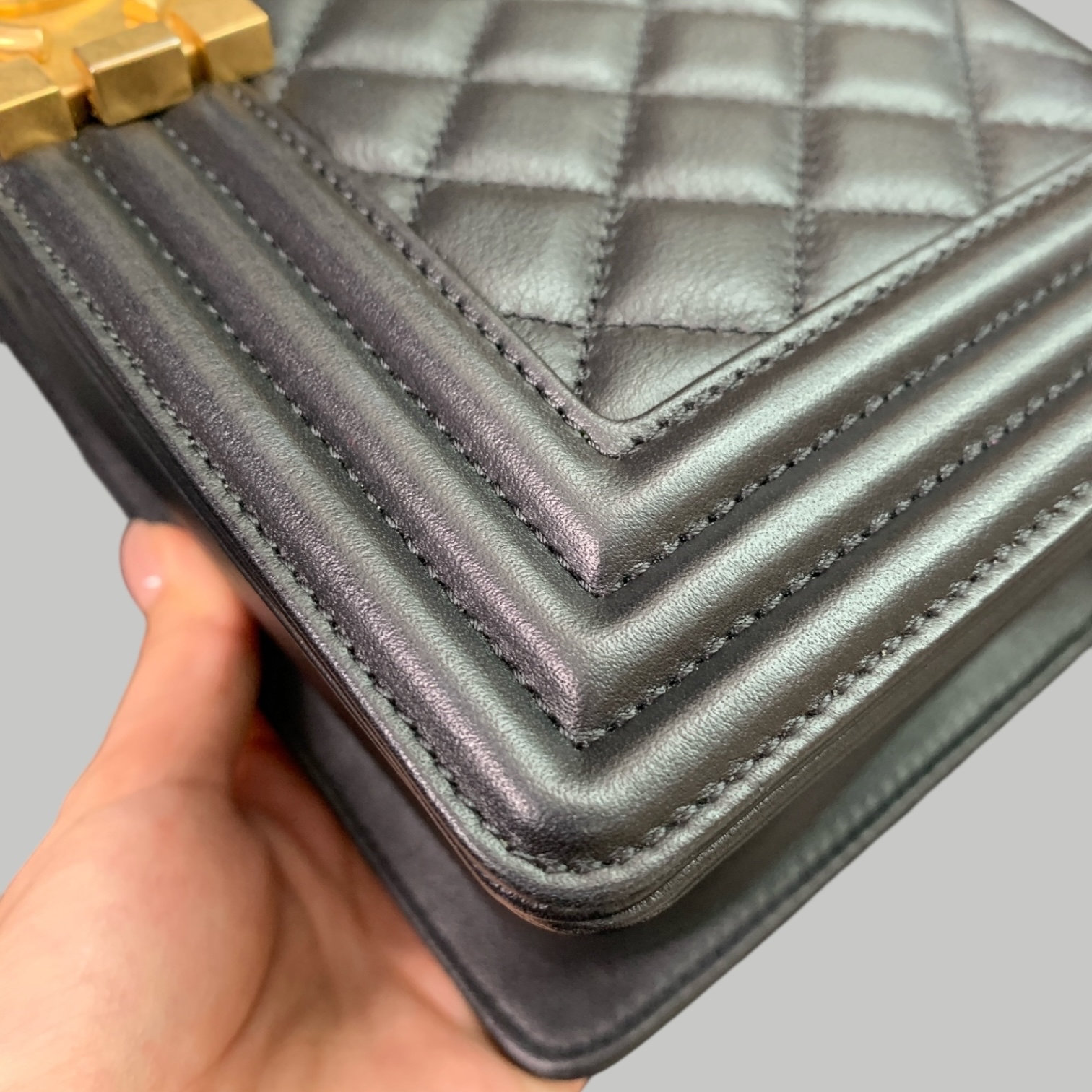 Chanel 小牛皮Leboy medium金扣