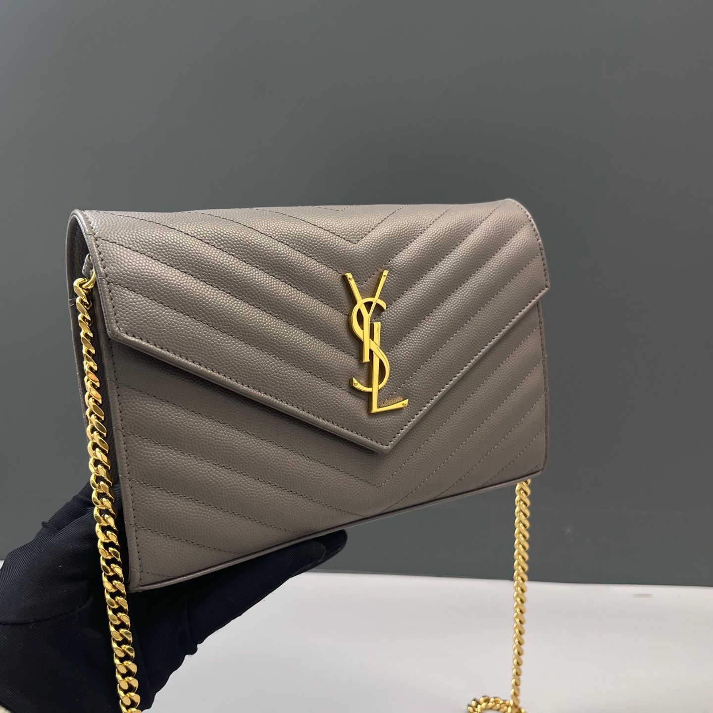 【預訂貨品】YSL大象灰魚子醬皮信封包