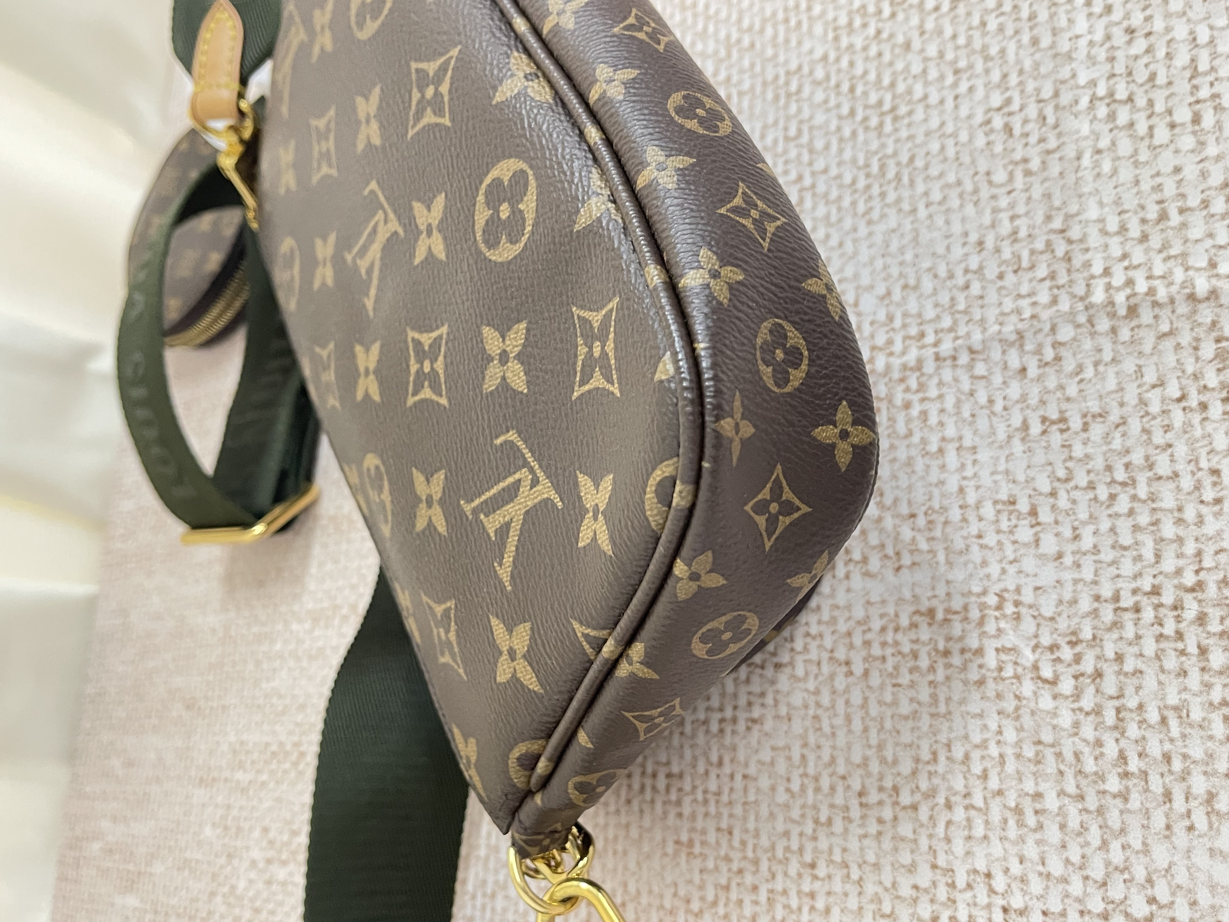 Pre-owned Louis Vuitton 5 in 1/ Product Code: 26041903