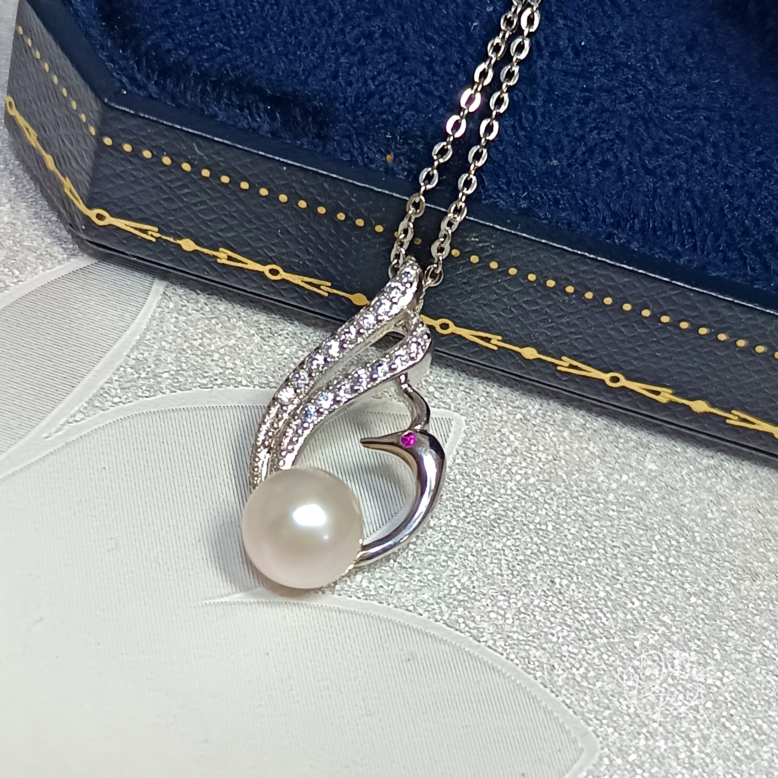 近正圓強光日本akoya 櫻花粉海水珍珠s925銀鳳凰吊墜（送注白金鍊）