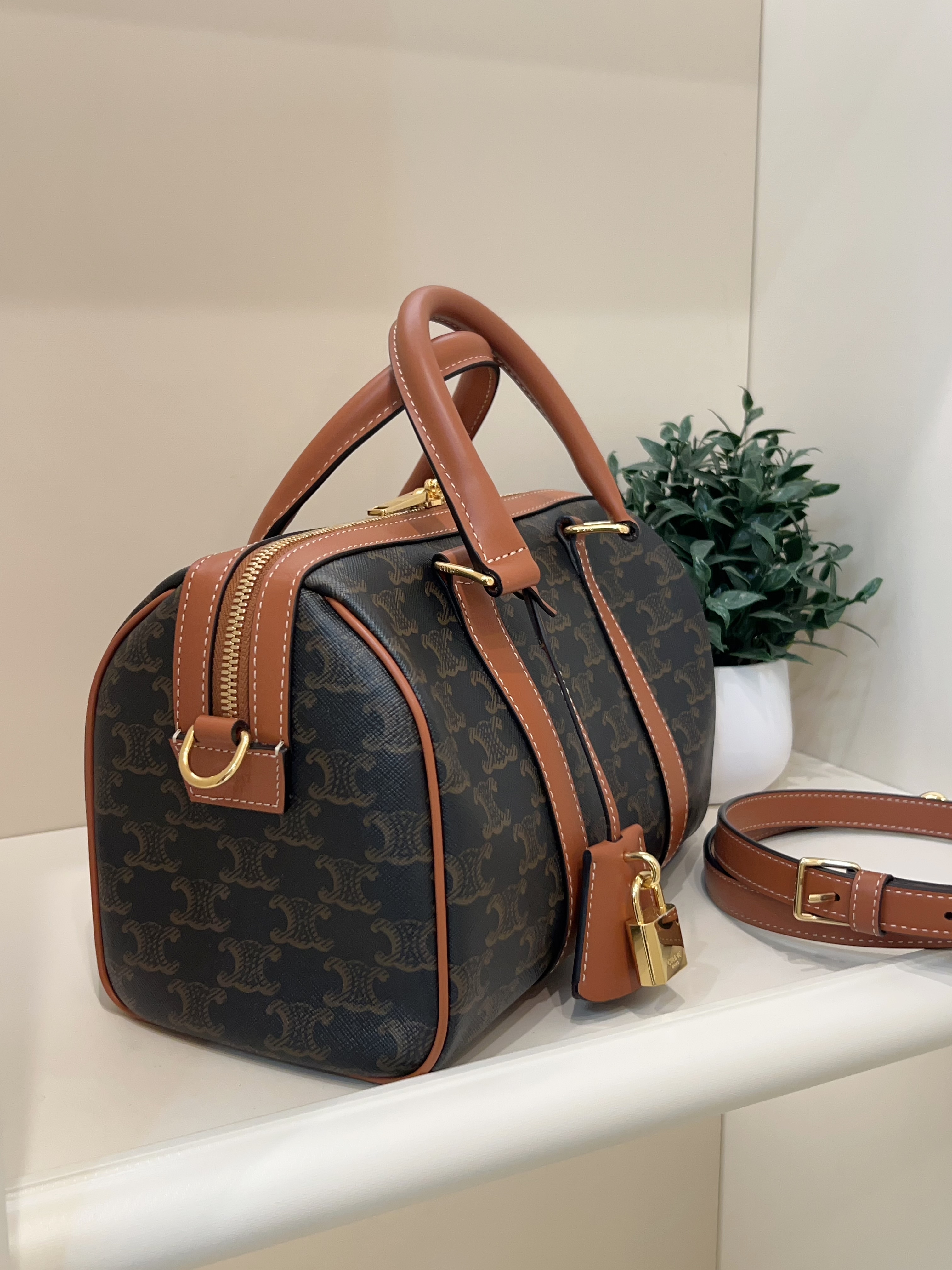 未使用品 Celine Boston Medium 2Way Bag 100%Authentic, Unused未使用品 ✅Key Lock✅Tag✅Dust bag