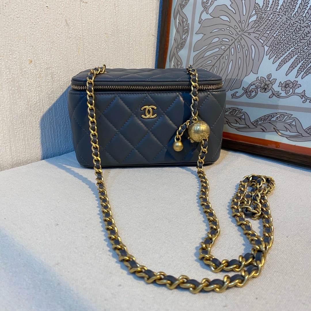 Pre owned  Chanel 23k vanity case