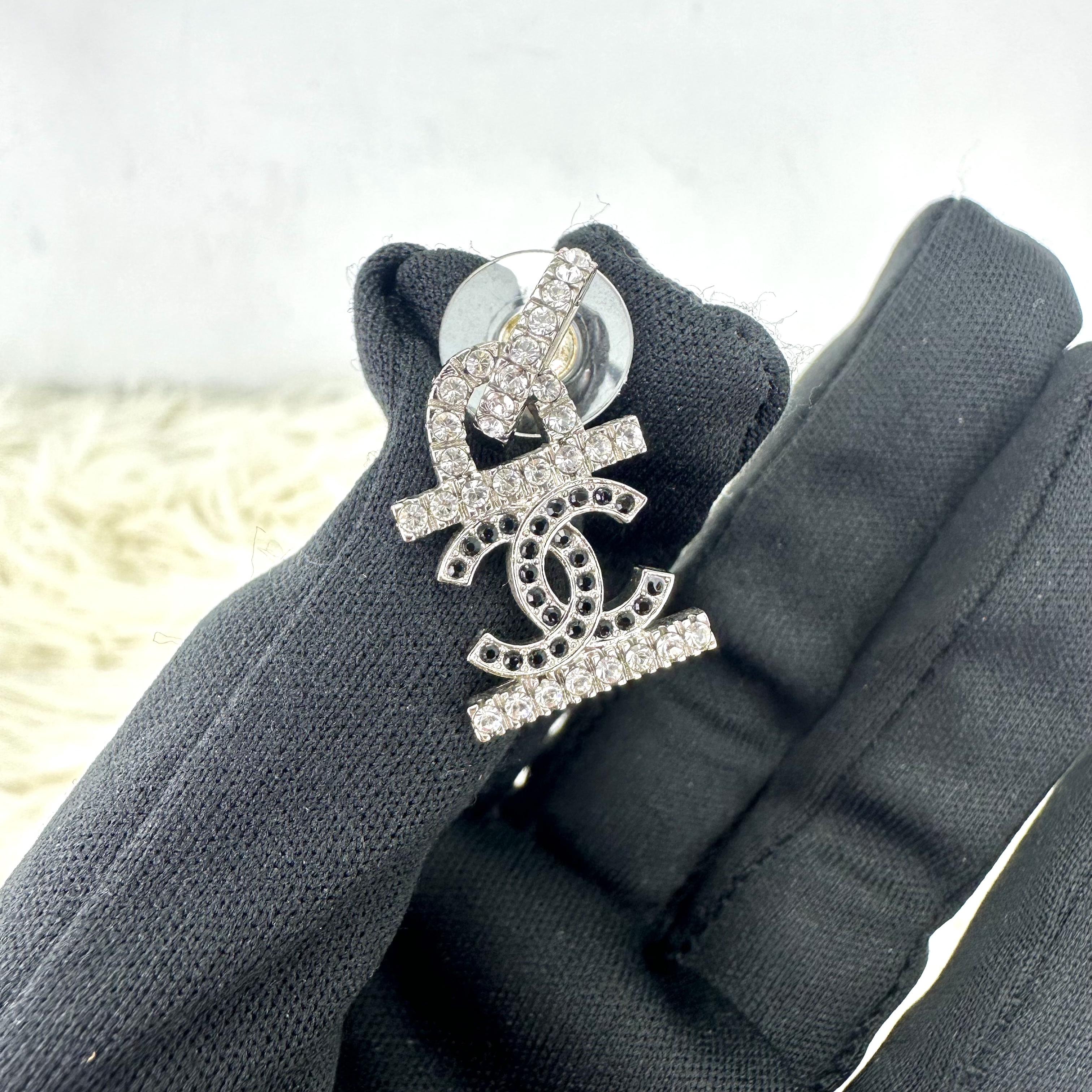 CHANEL🤍PRE OWNED 19 CC黑銀水鑽造型耳環 全套有盒🖤