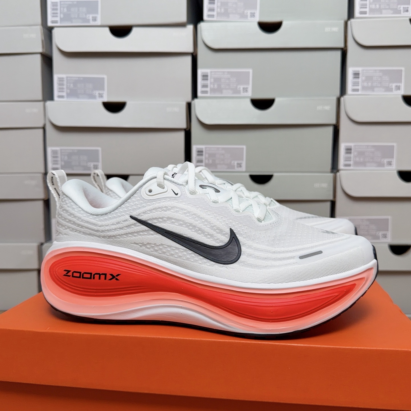 Nike Vomero Plus HV8150-100