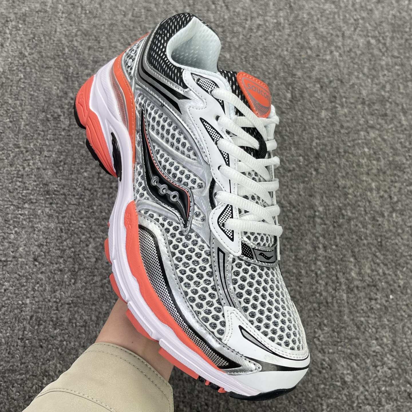 Saucony ProGrid Omni 9