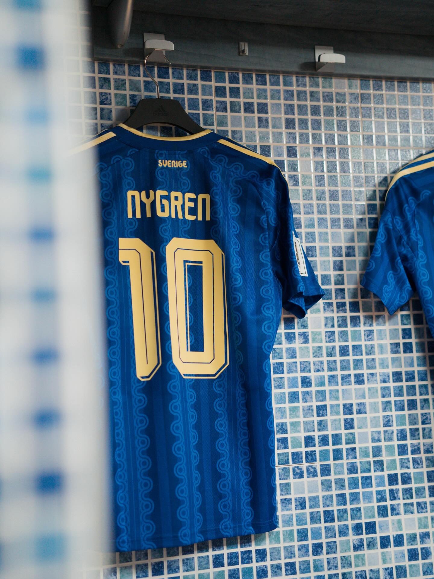 Adidas Sweden 瑞典 2026-27 作客球員版球衣 (可加印字章) KC3041