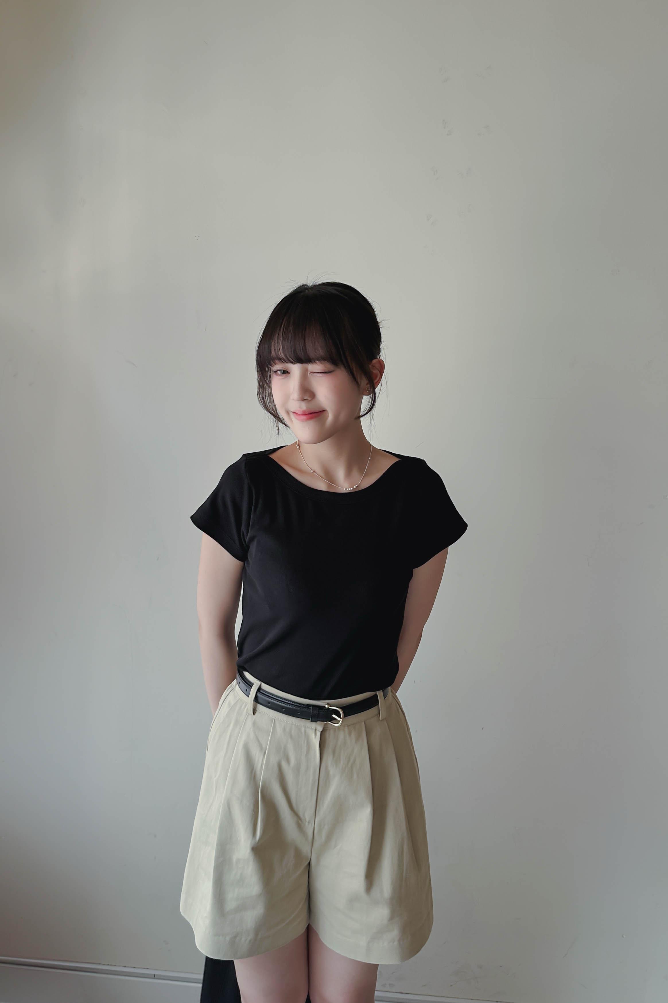 修身船領設計感Tee (兩色入)