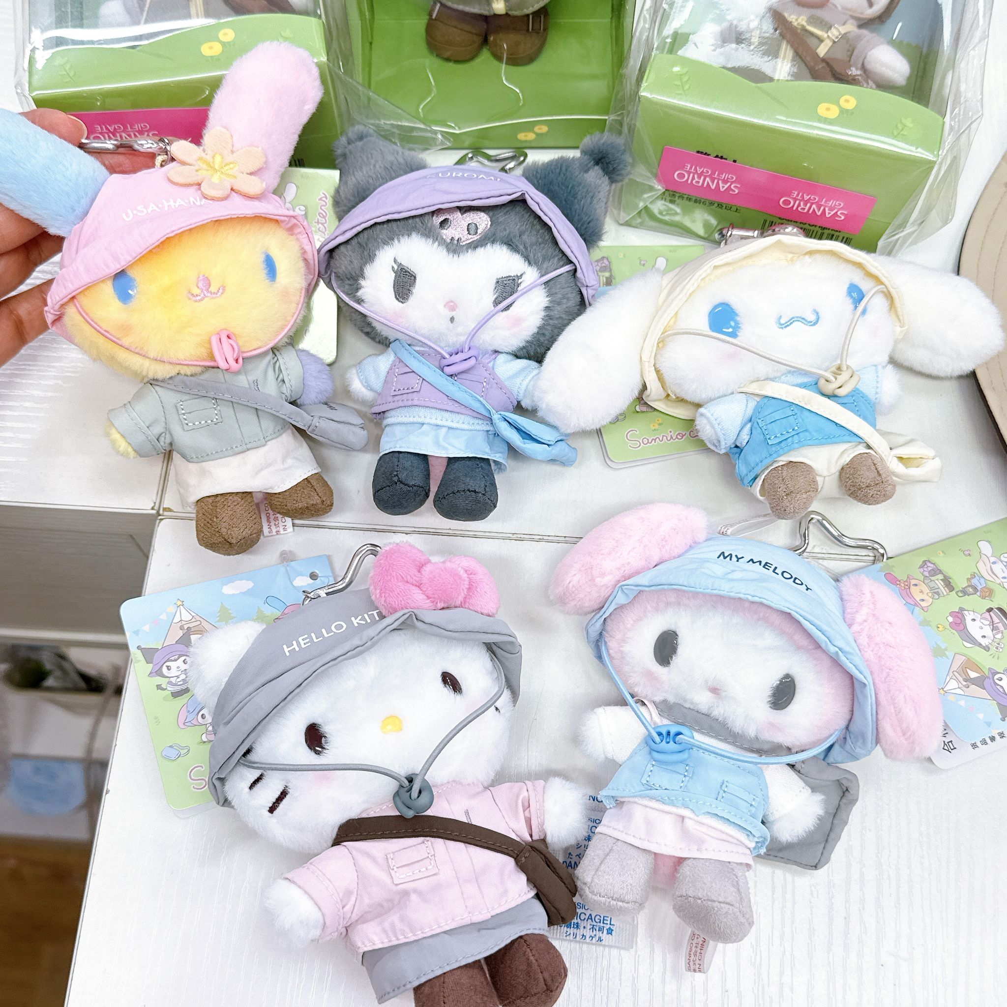  上海限定 Sanrio 春日露營系列新款公仔掛飾/長腿盒裝Kitty / Kitty涼感漁夫帽