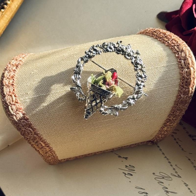 Vintage Silver Tone 3D Bouquet Wreath Brooch(MT1995-1)