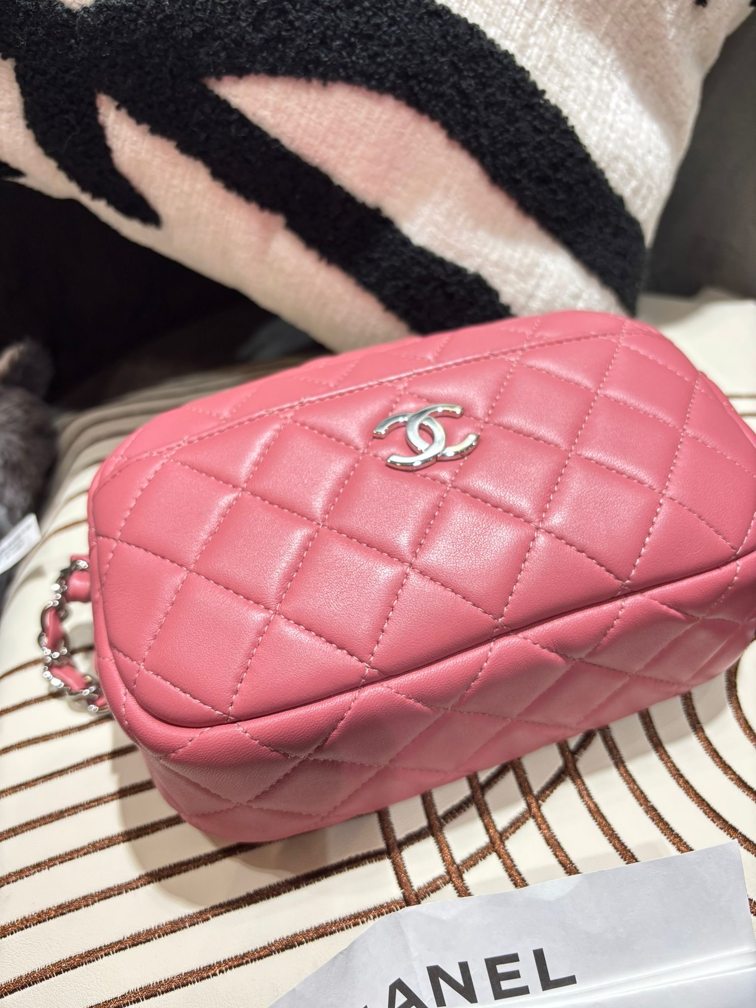 Chanel CC camera bag 100%Authentic,98%new ✅專門店收據✅card✅dust bag ✅box